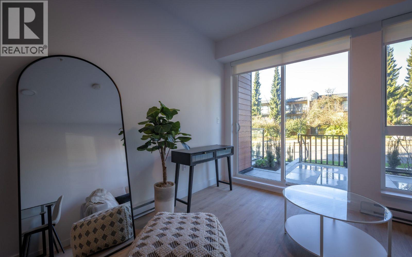 2590 Lonsdale Avenue Property Photo 2