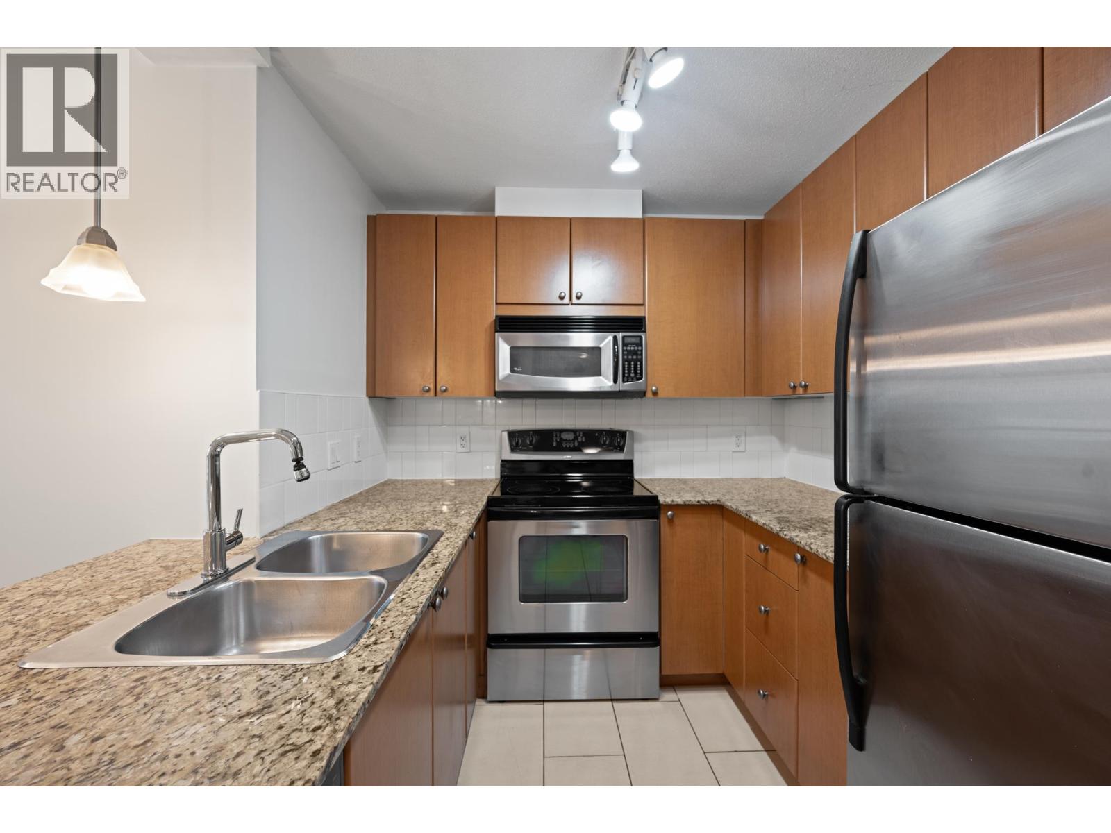 508 610 Victoria Street Property Photo 9
