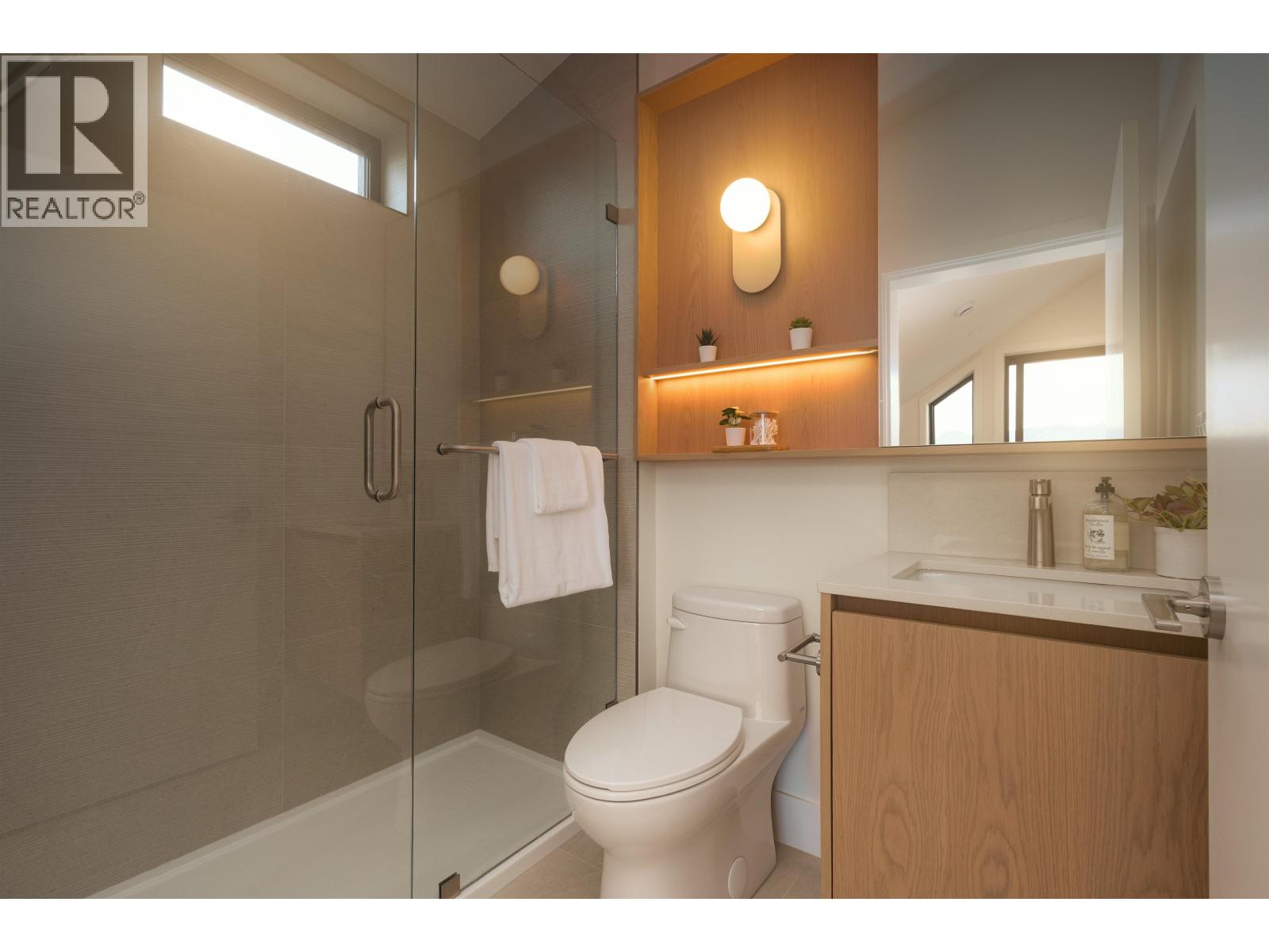 1 882 E 13 Avenue Property Photo 15