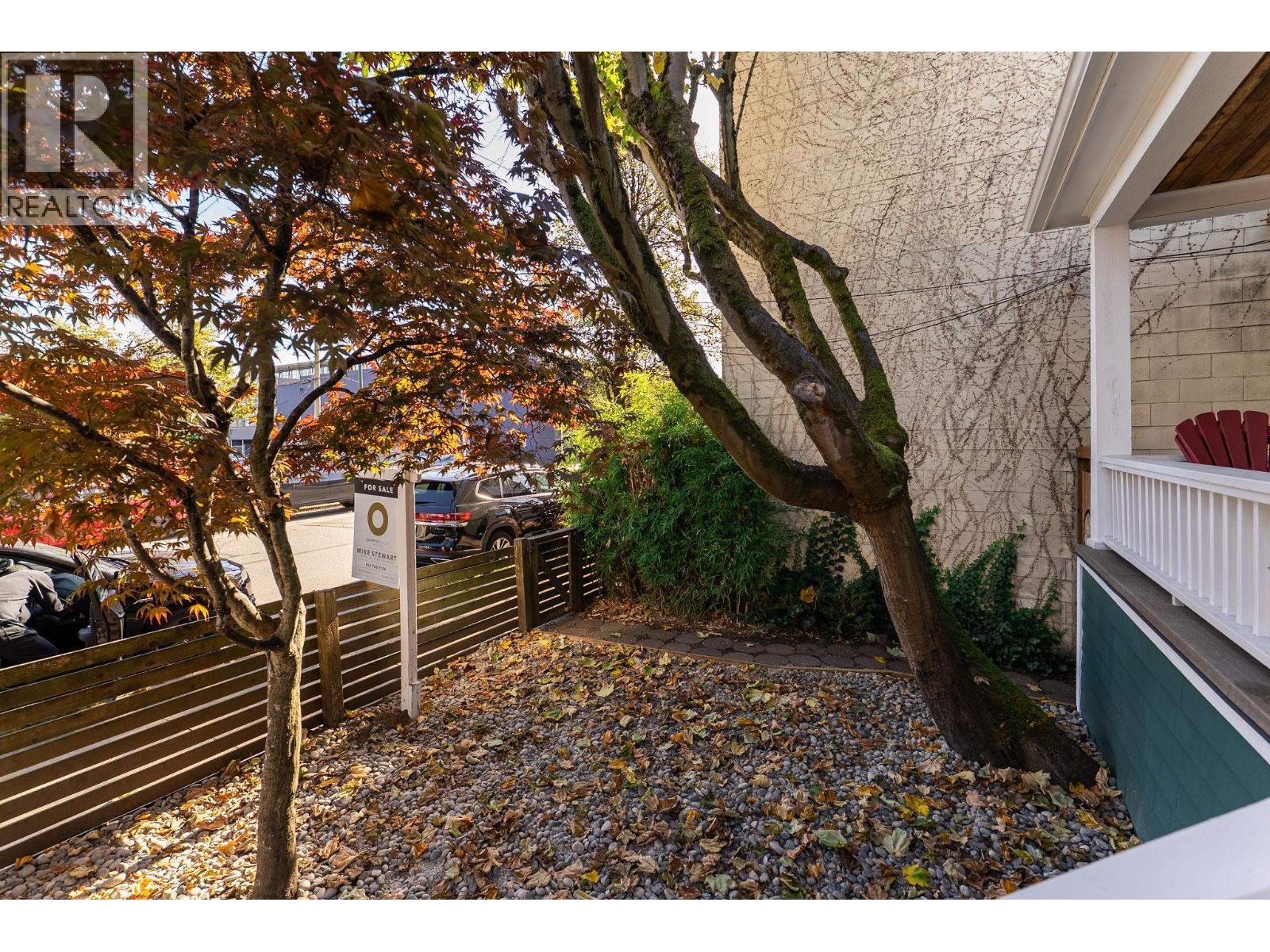 2115 Columbia Street Property Photo 4