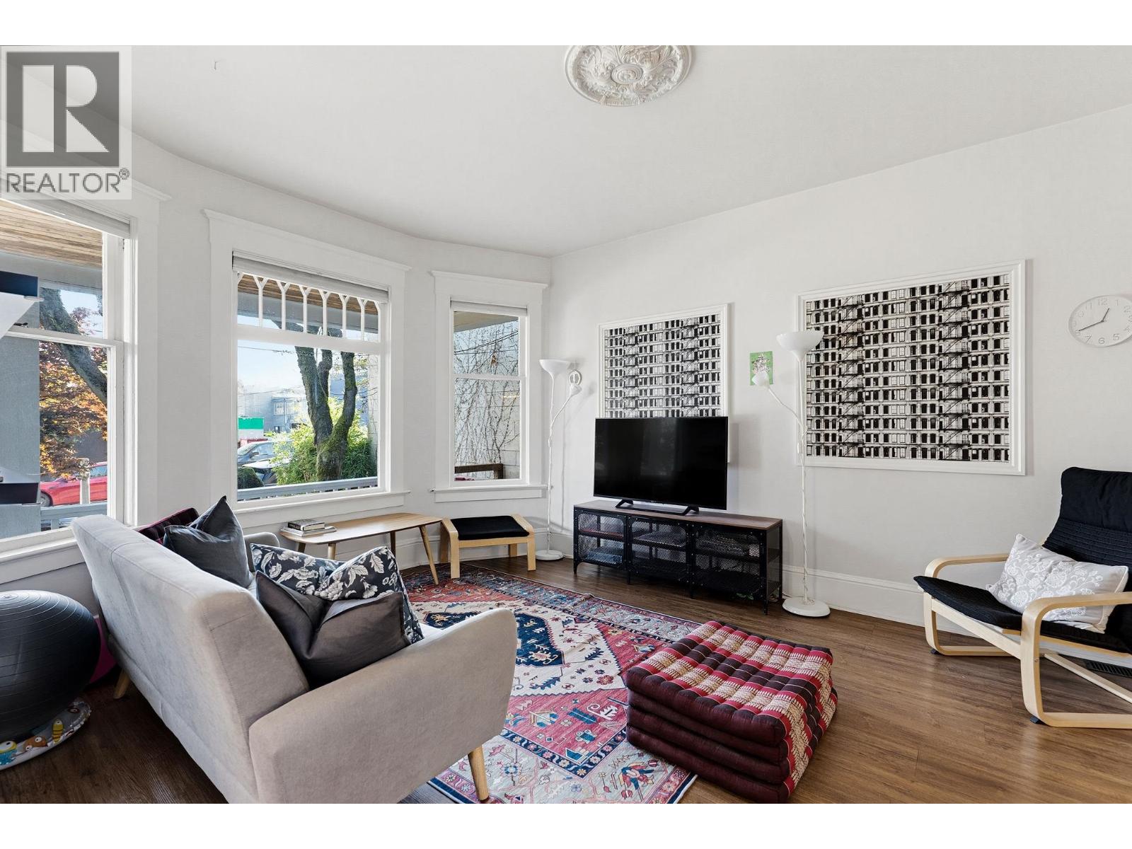 2115 Columbia Street Property Photo 6