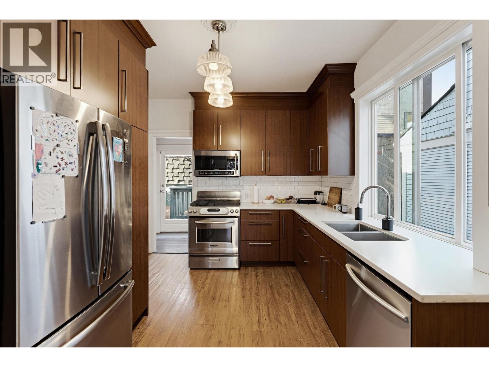 2115 Columbia Street Property Photo 12