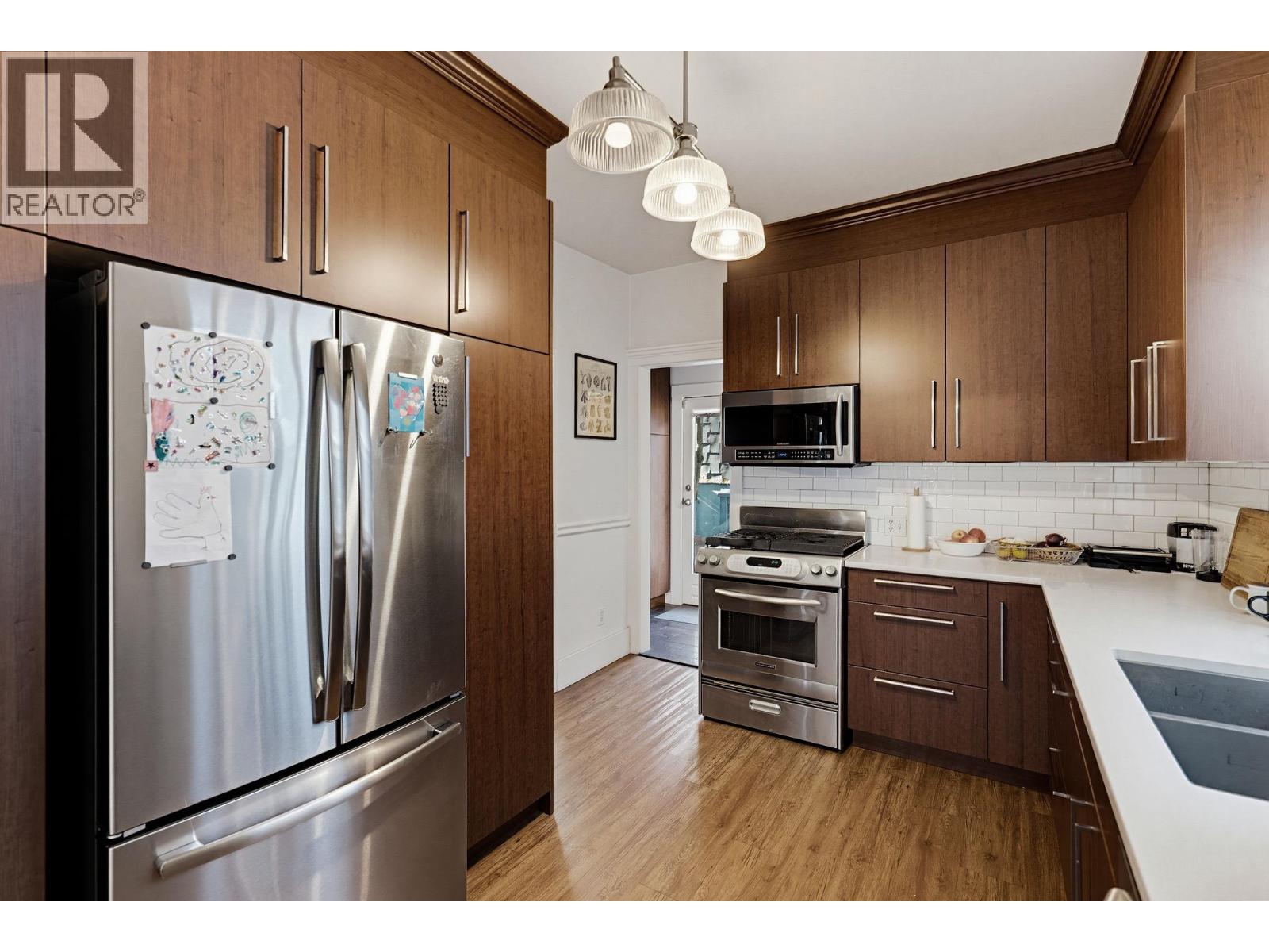 2115 Columbia Street Property Photo 13