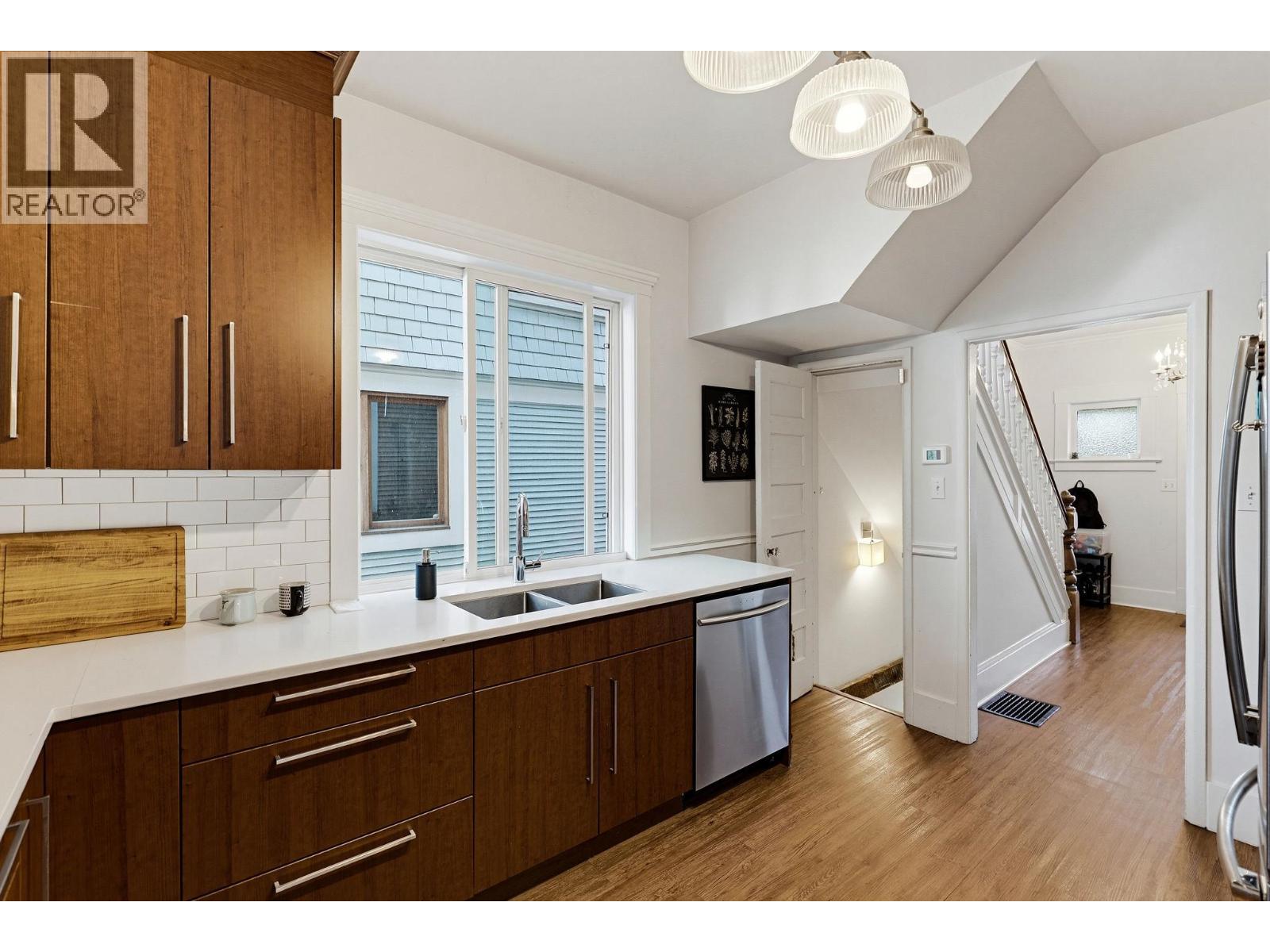2115 Columbia Street Property Photo 15