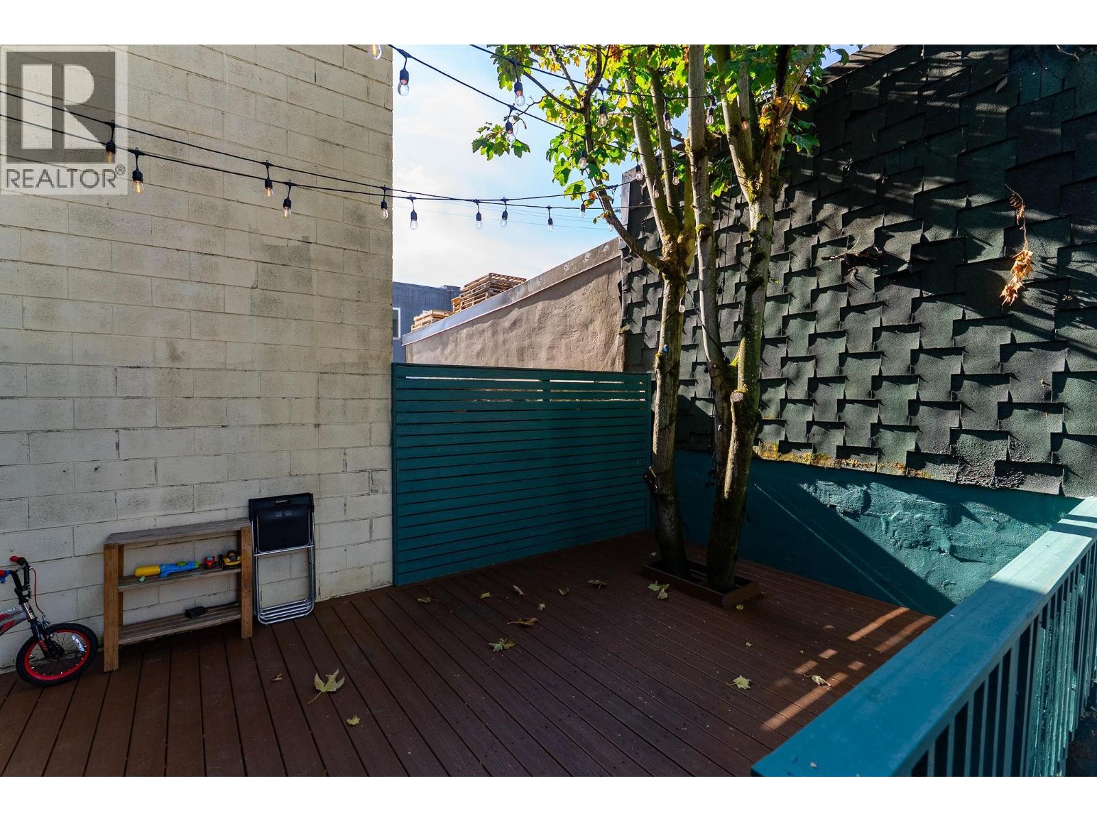 2115 Columbia Street Property Photo 16