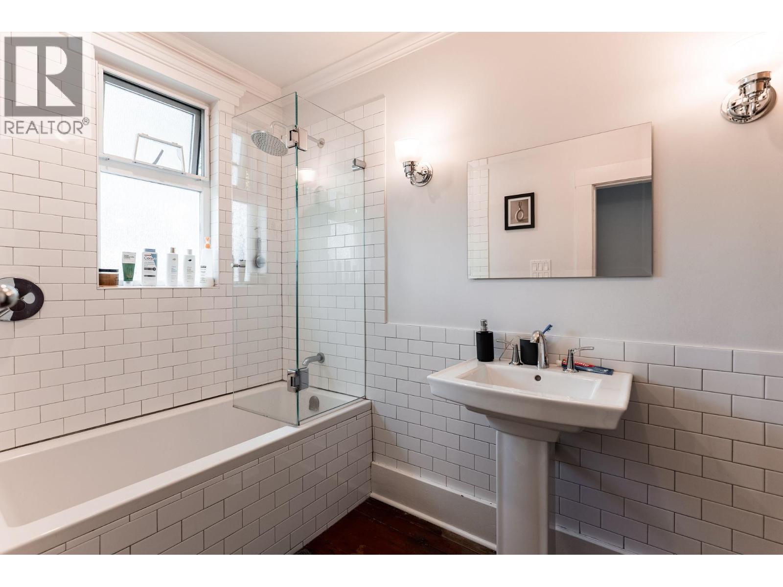 2115 Columbia Street Property Photo 24
