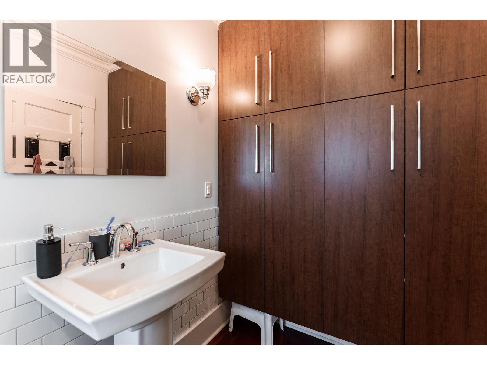 2115 Columbia Street Property Photo 26