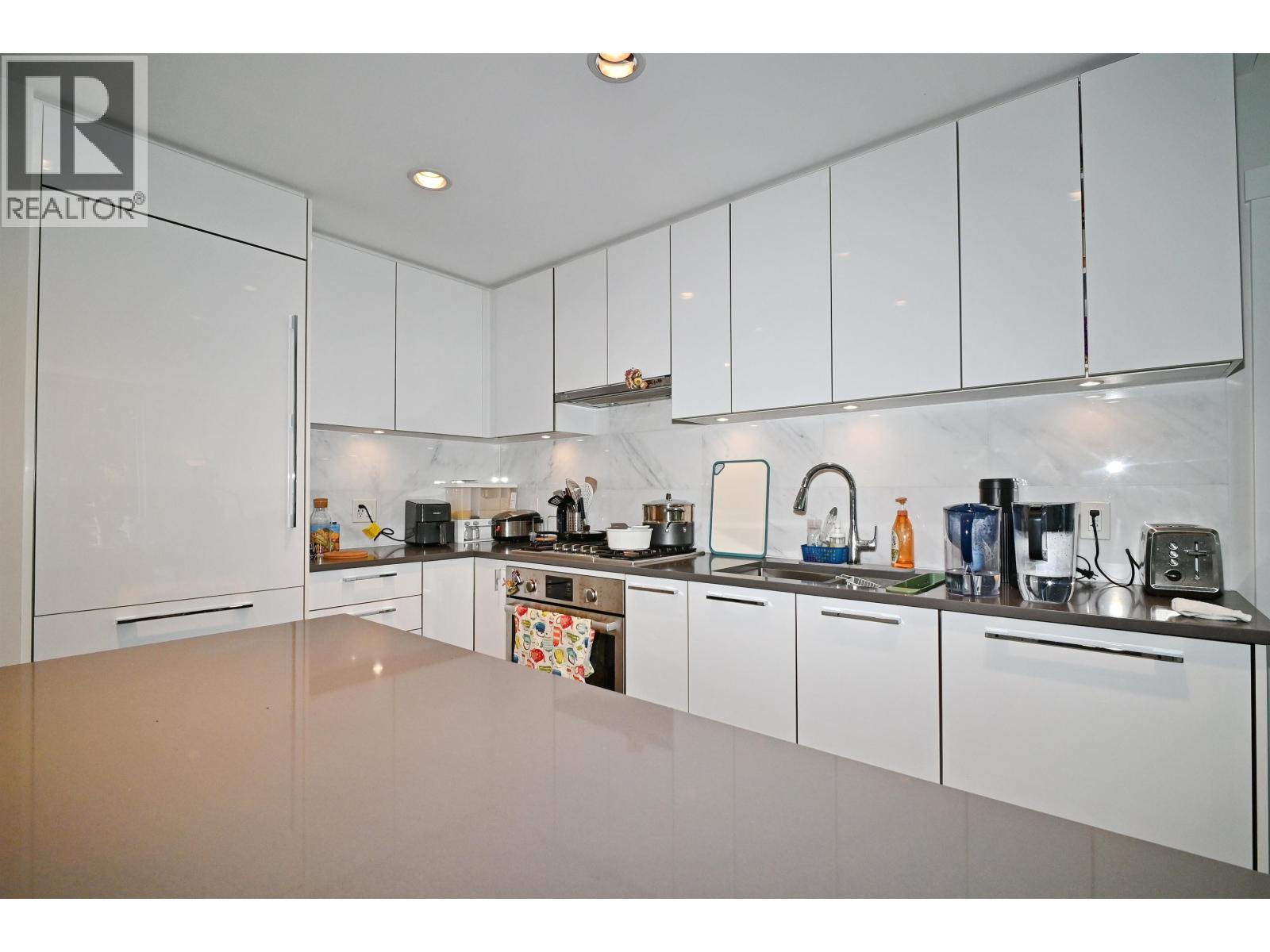 907 3487 Binning Road Property Photo 3