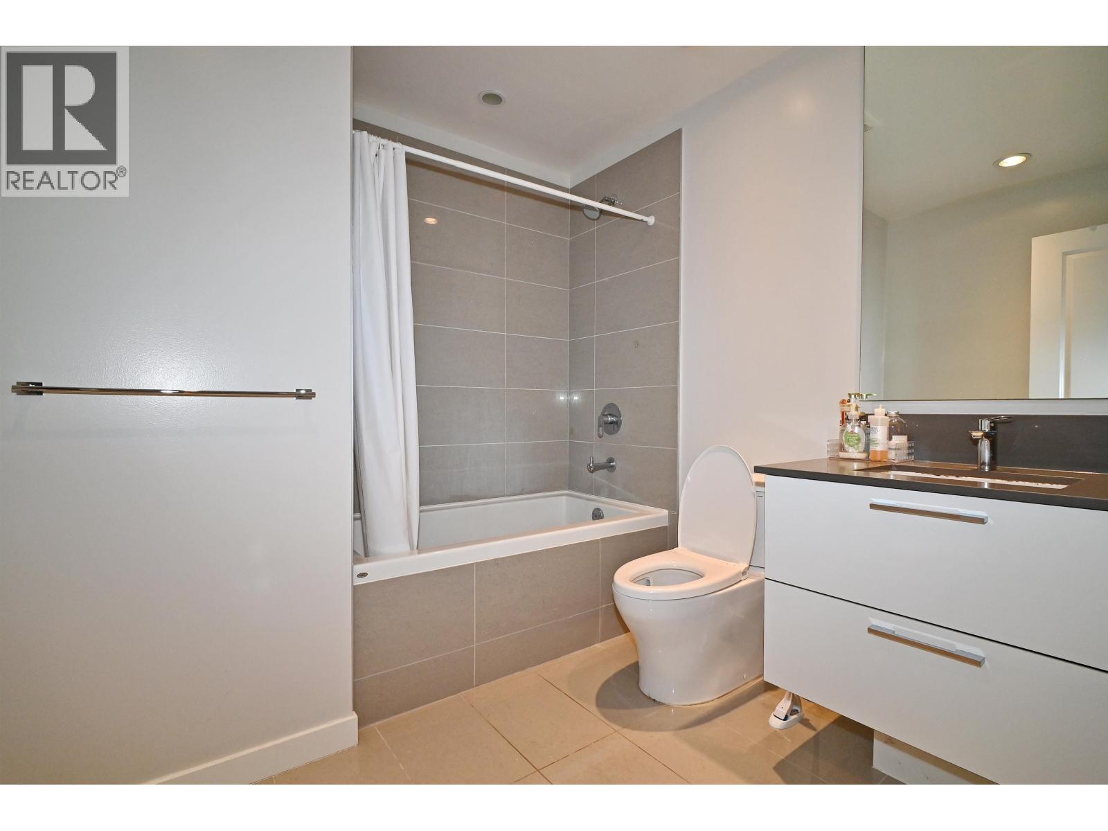 907 3487 Binning Road Property Photo 7