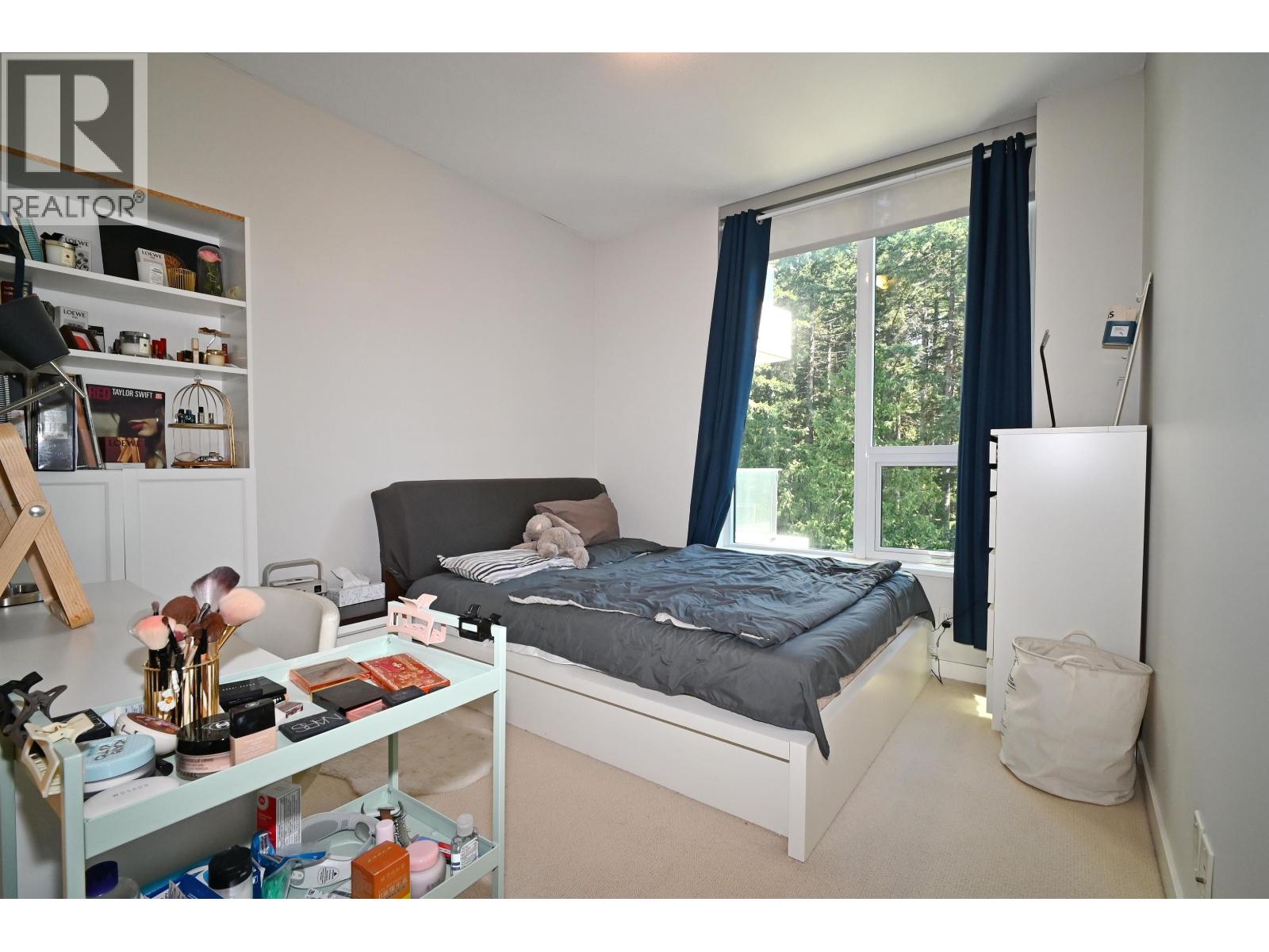 907 3487 Binning Road Property Photo 8