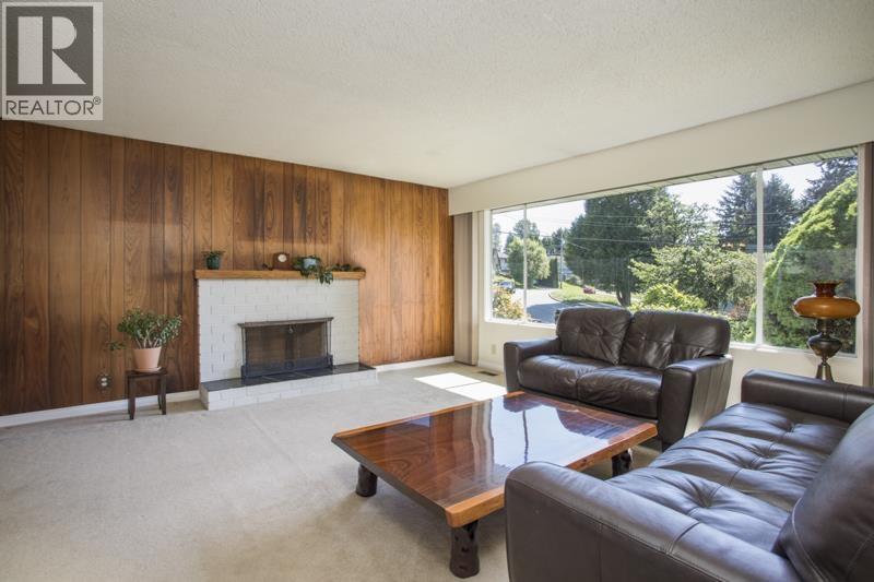 1470 June Crescent Property Photo 3