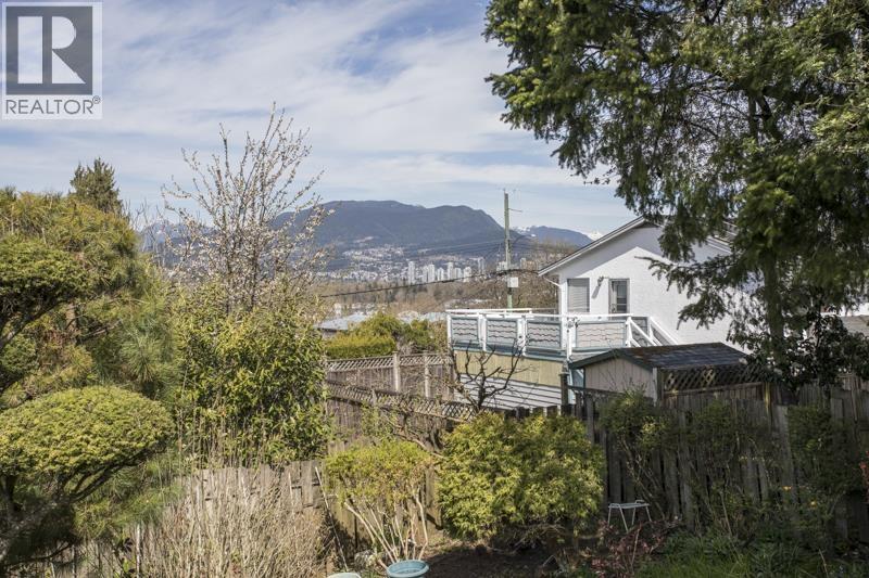 1470 June Crescent Property Photo 10