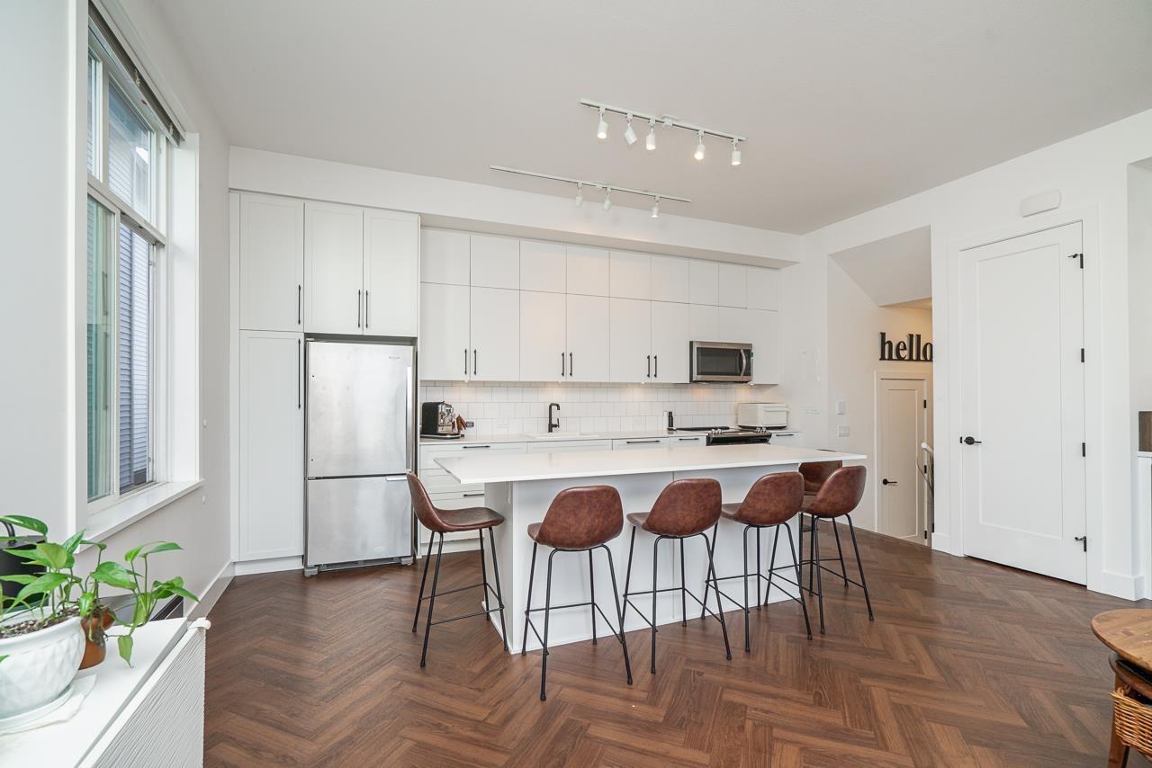 64 17555 57a Avenue Property Photo 7