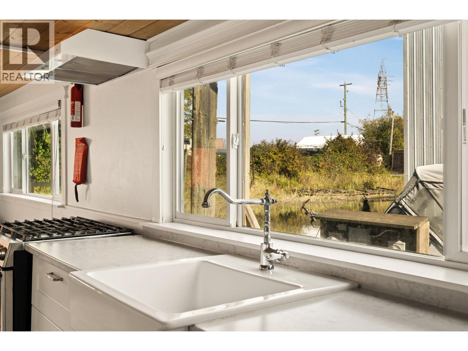 5 23080 Dyke Road Property Photo 5