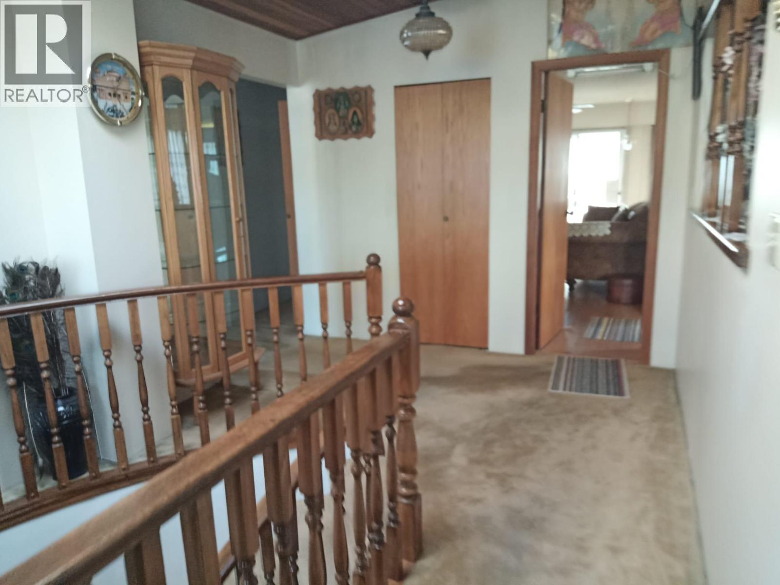 2086 E 49th Avenue Property Photo 9