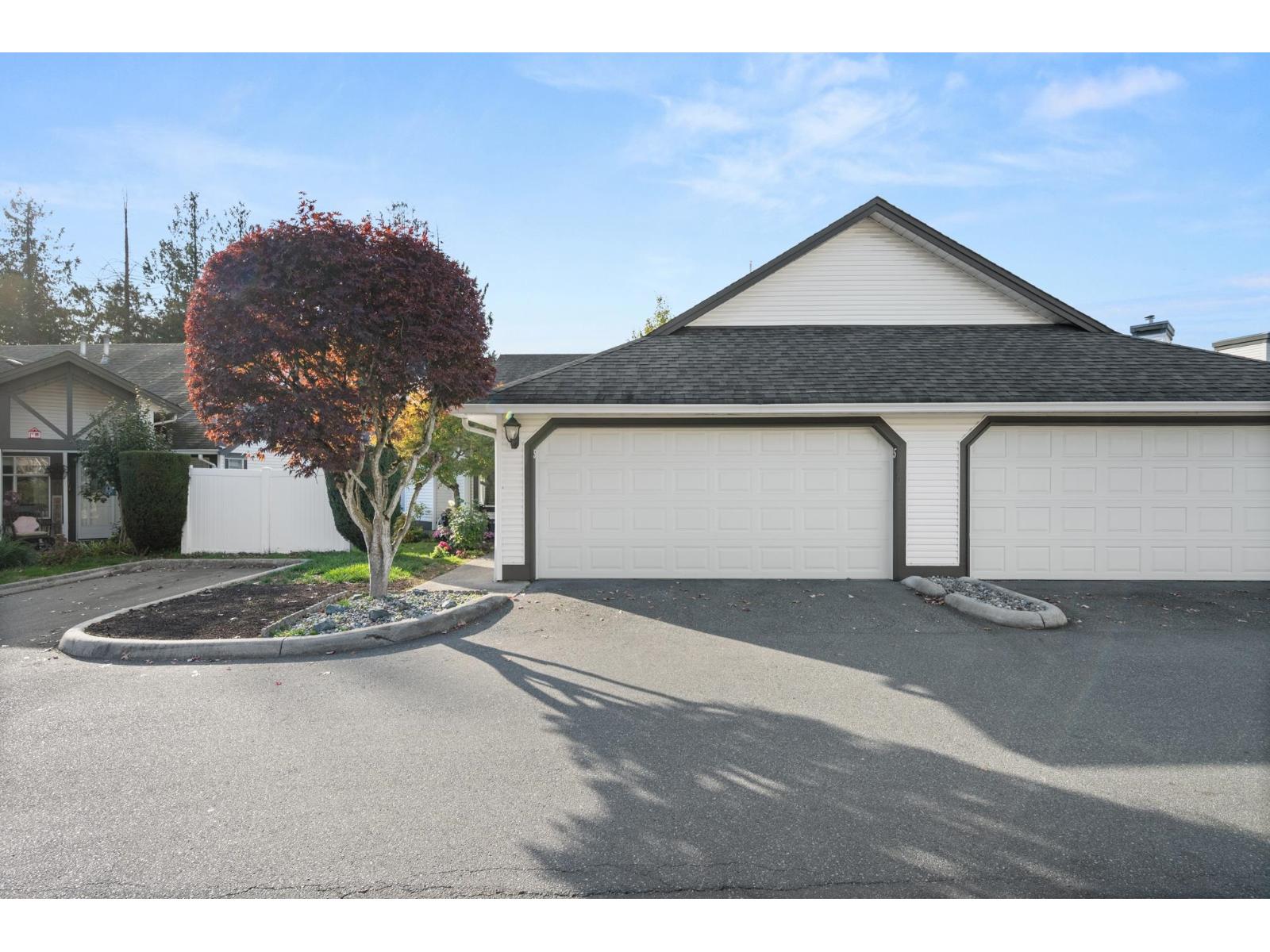 5 19649 53 Avenue Property Photo 2