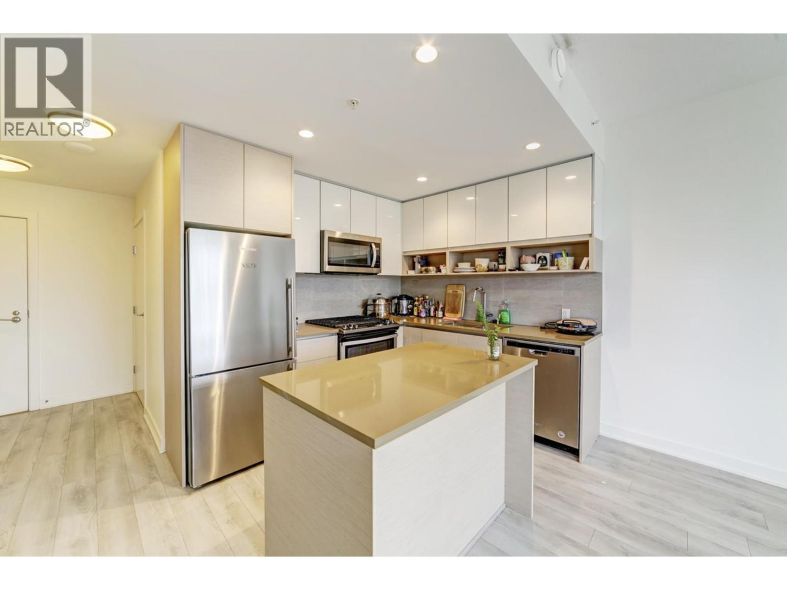 513 8850 University Crescent Property Photo 2