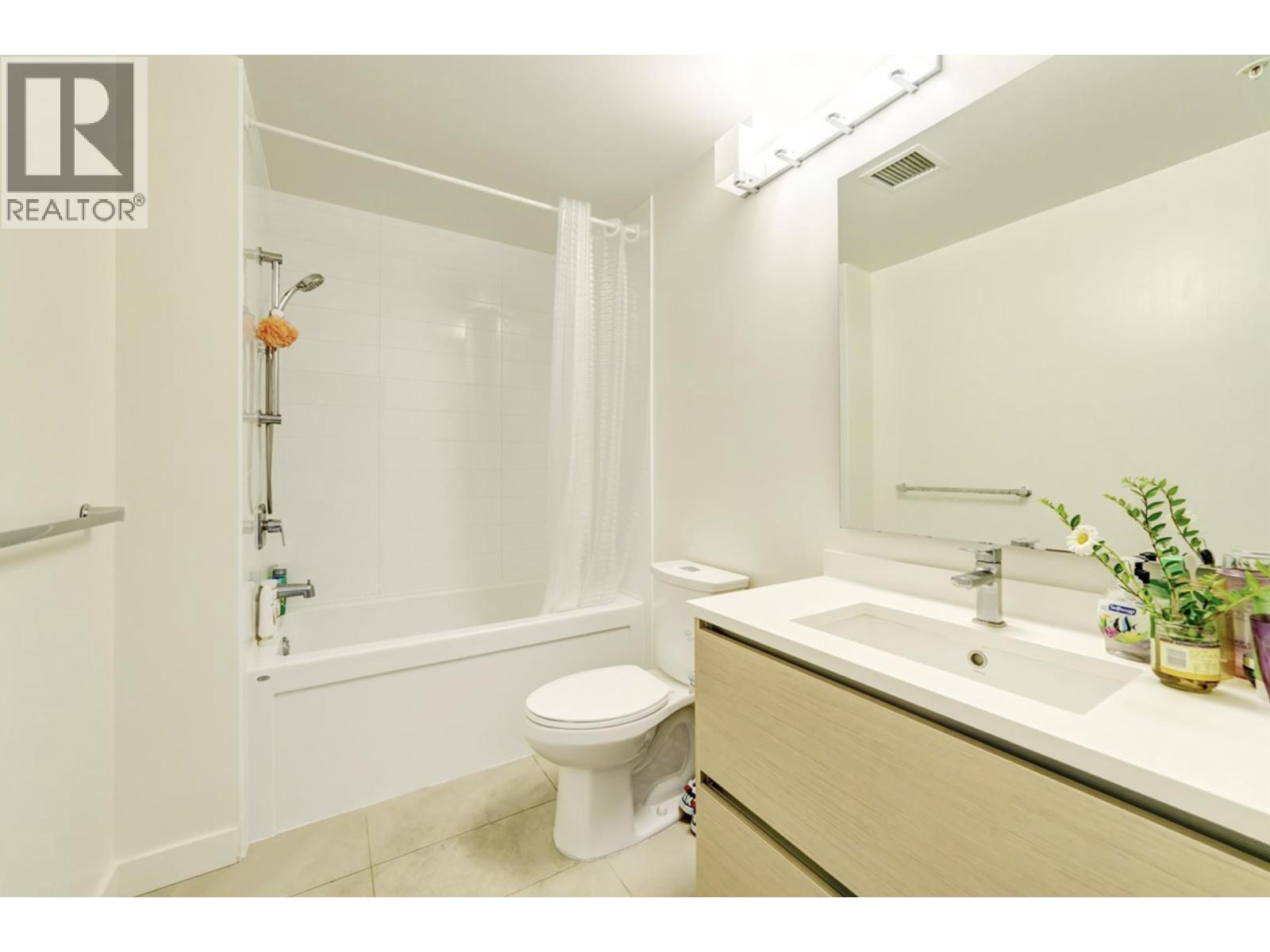 513 8850 University Crescent Property Photo 5