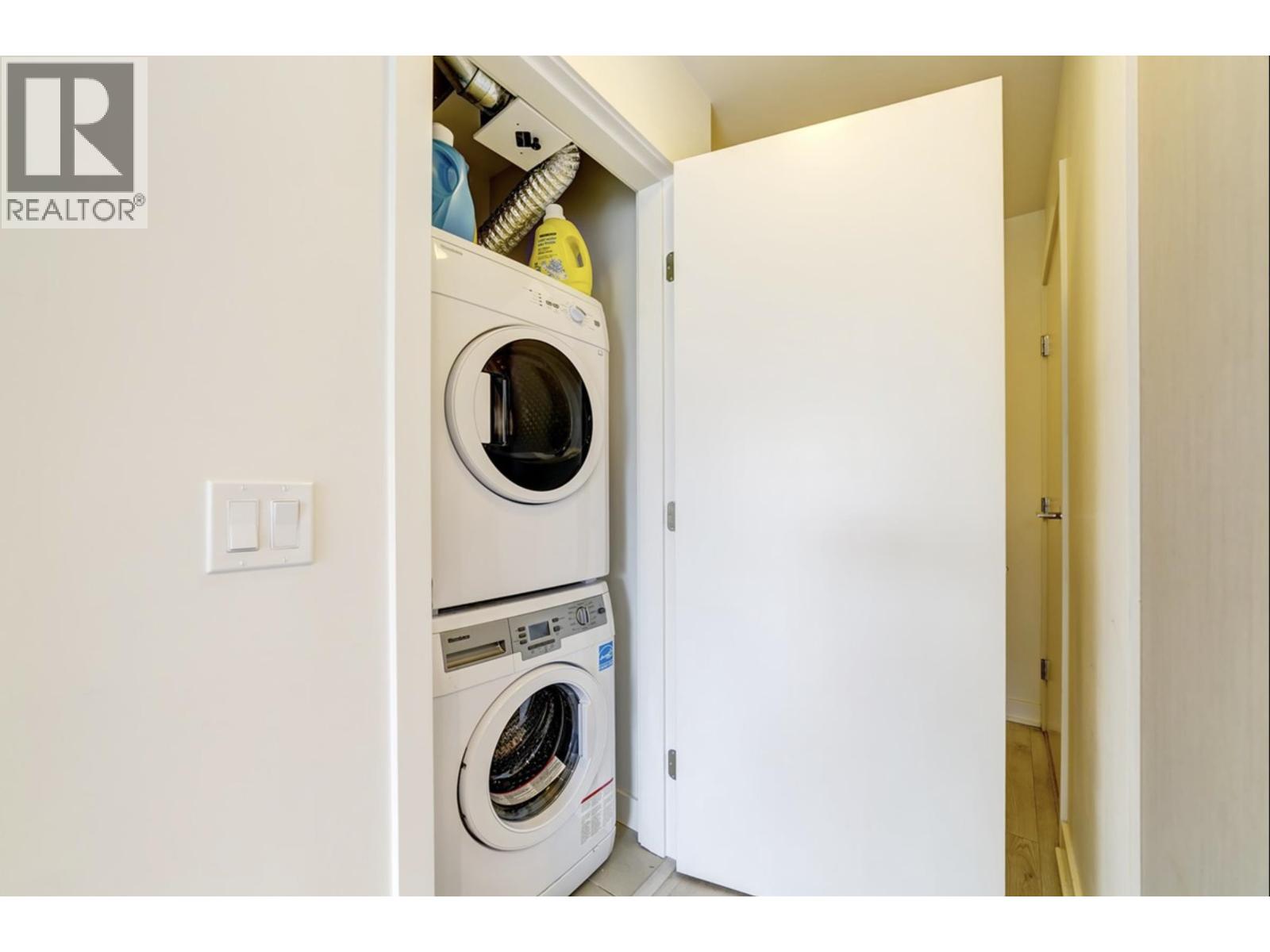 513 8850 University Crescent Property Photo 6
