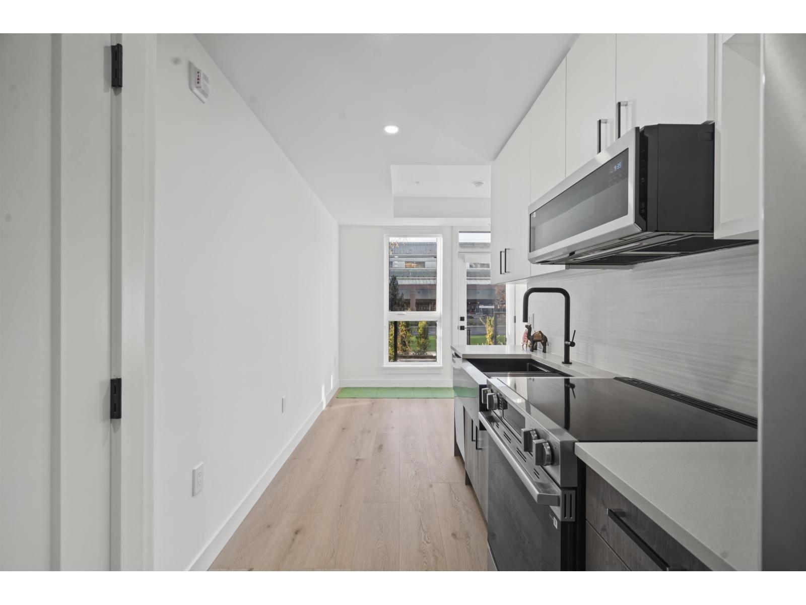 105 10405 147 Street Property Photo 3