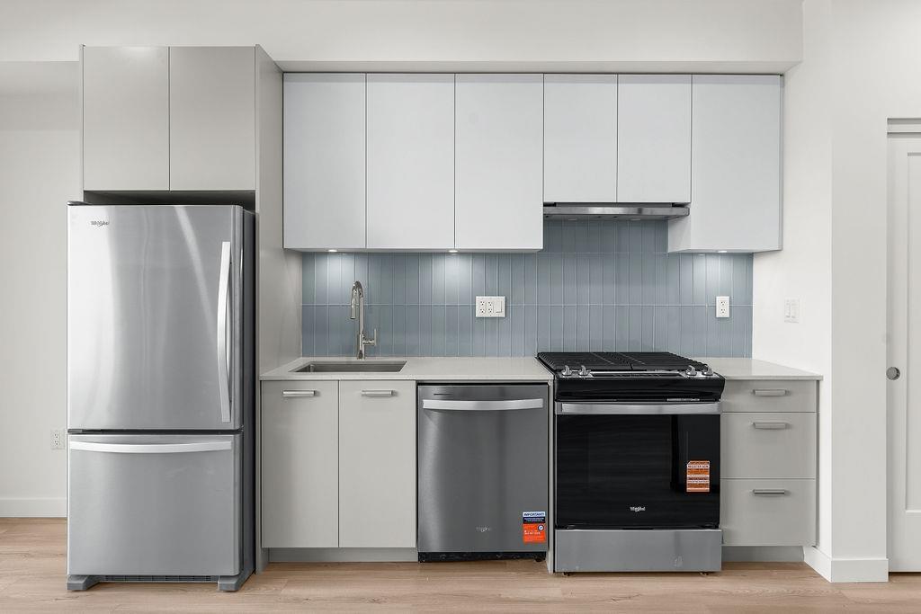220 13760 75a Avenue Property Photo 2