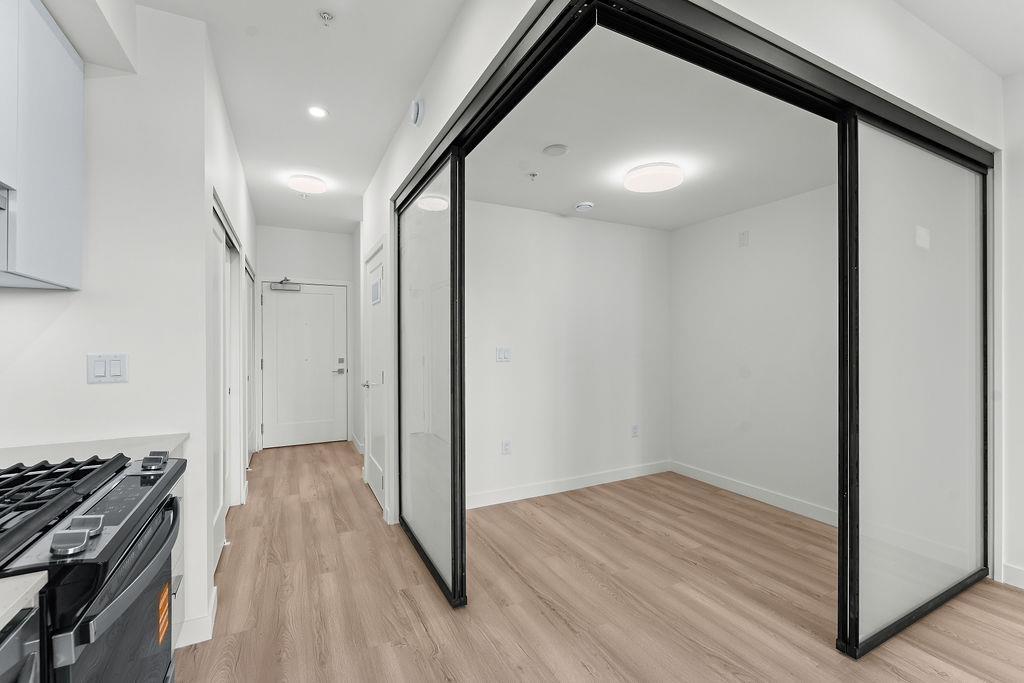 220 13760 75a Avenue Property Photo 9