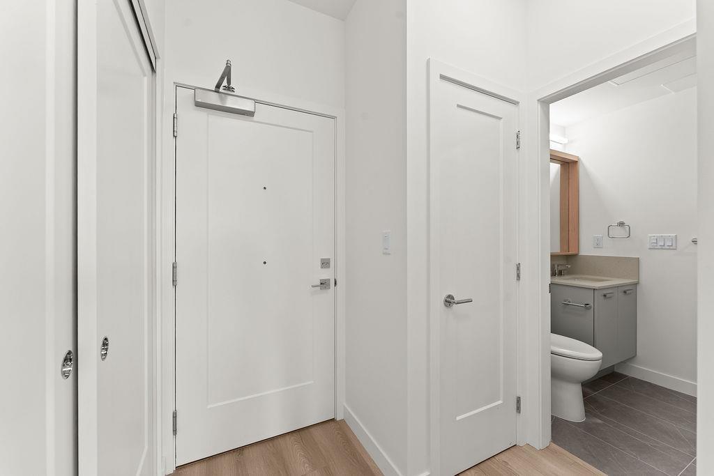 220 13760 75a Avenue Property Photo 16