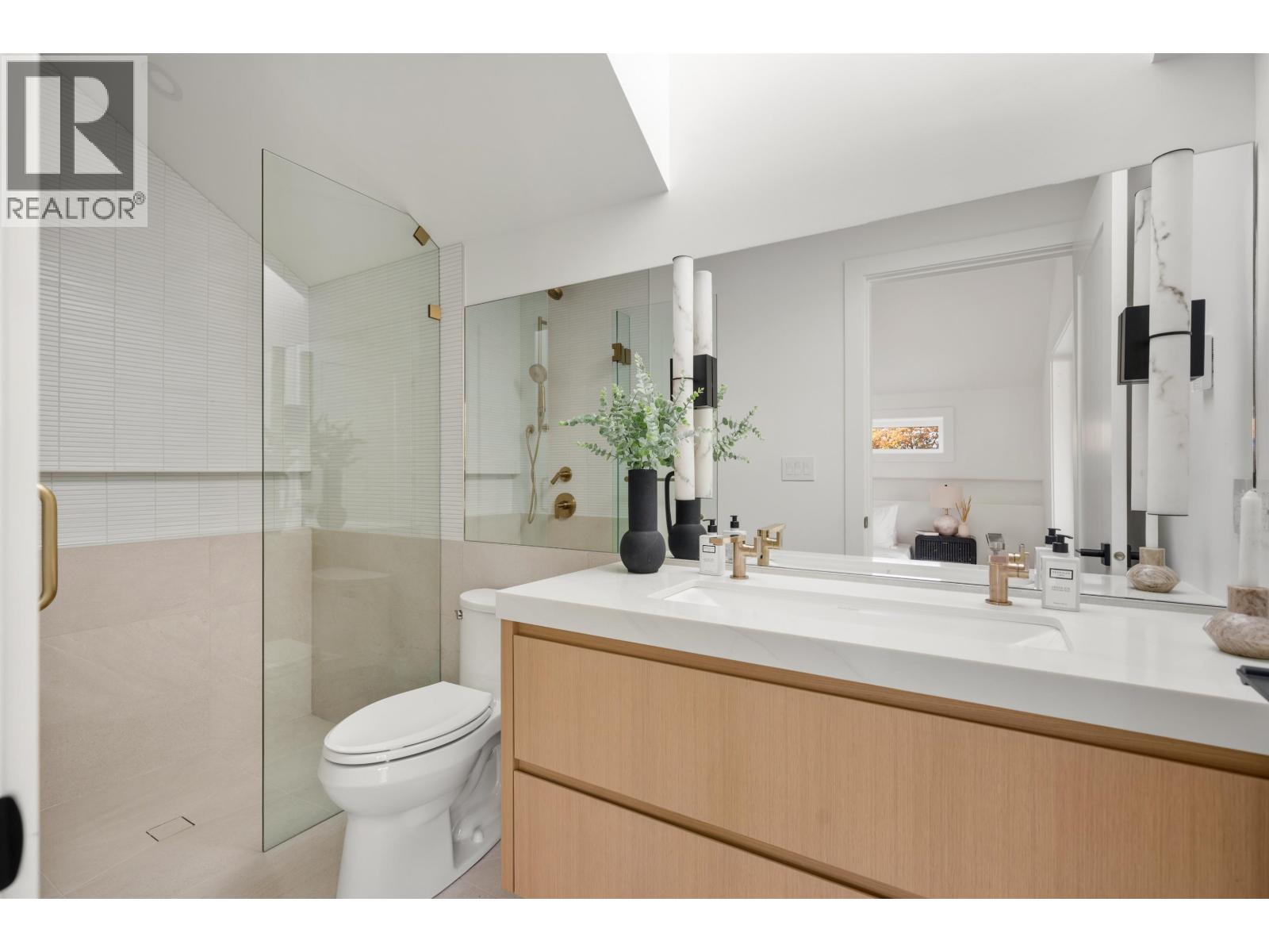 2 3657 W 11th Avenue Property Photo 17