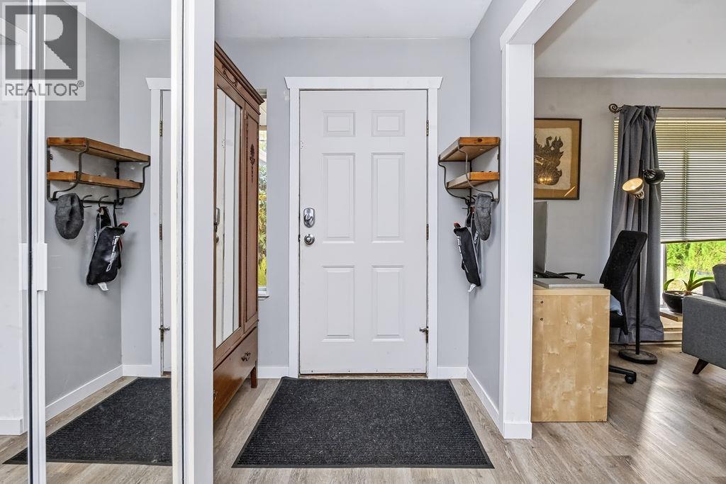 1560 Larchberry Way Property Photo 3