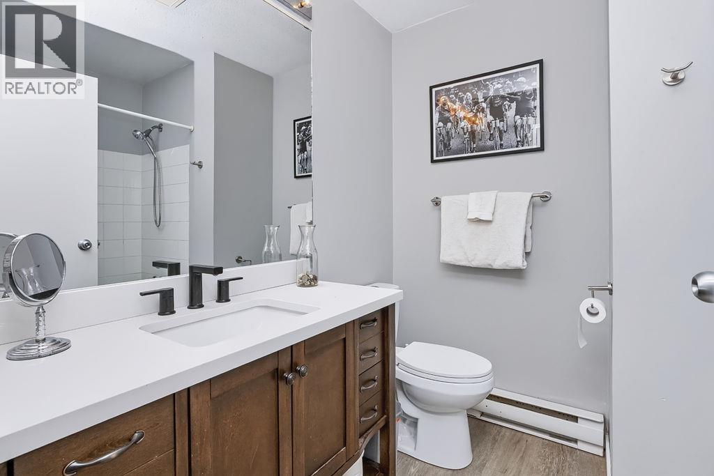 1560 Larchberry Way Property Photo 11
