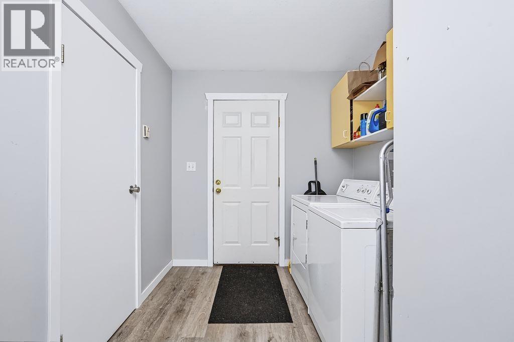 1560 Larchberry Way Property Photo 15