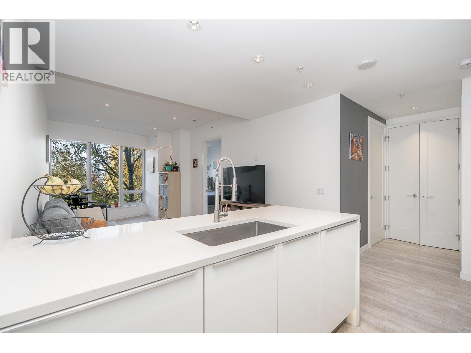 203 181 W 1st Avenue Property Photo 6