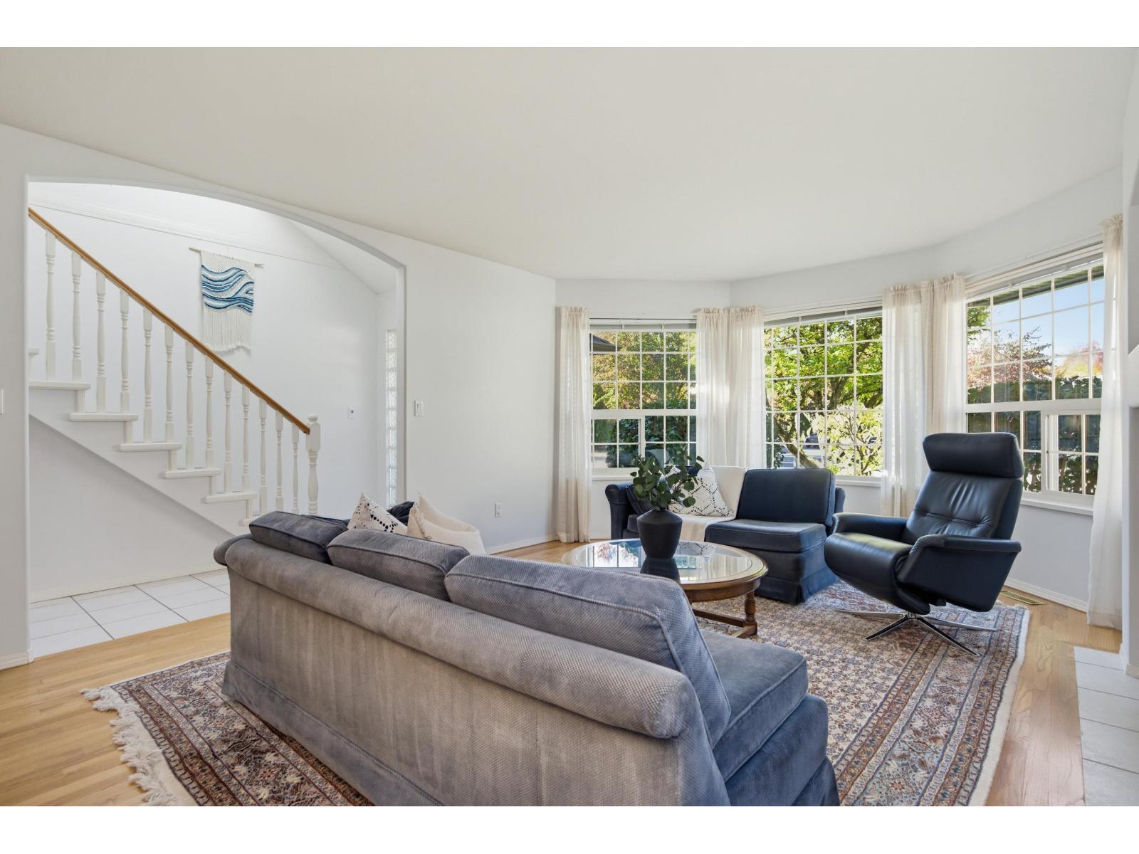 20764 91a Avenue Property Photo 3