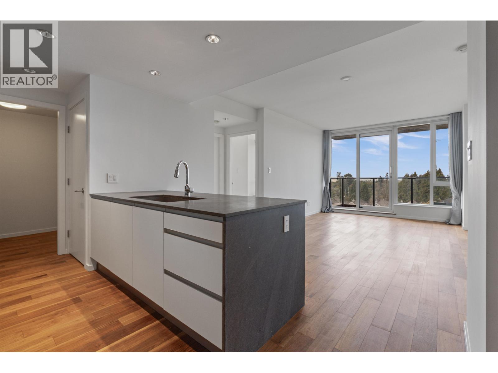 915 8488 Cornish Street Property Photo 6