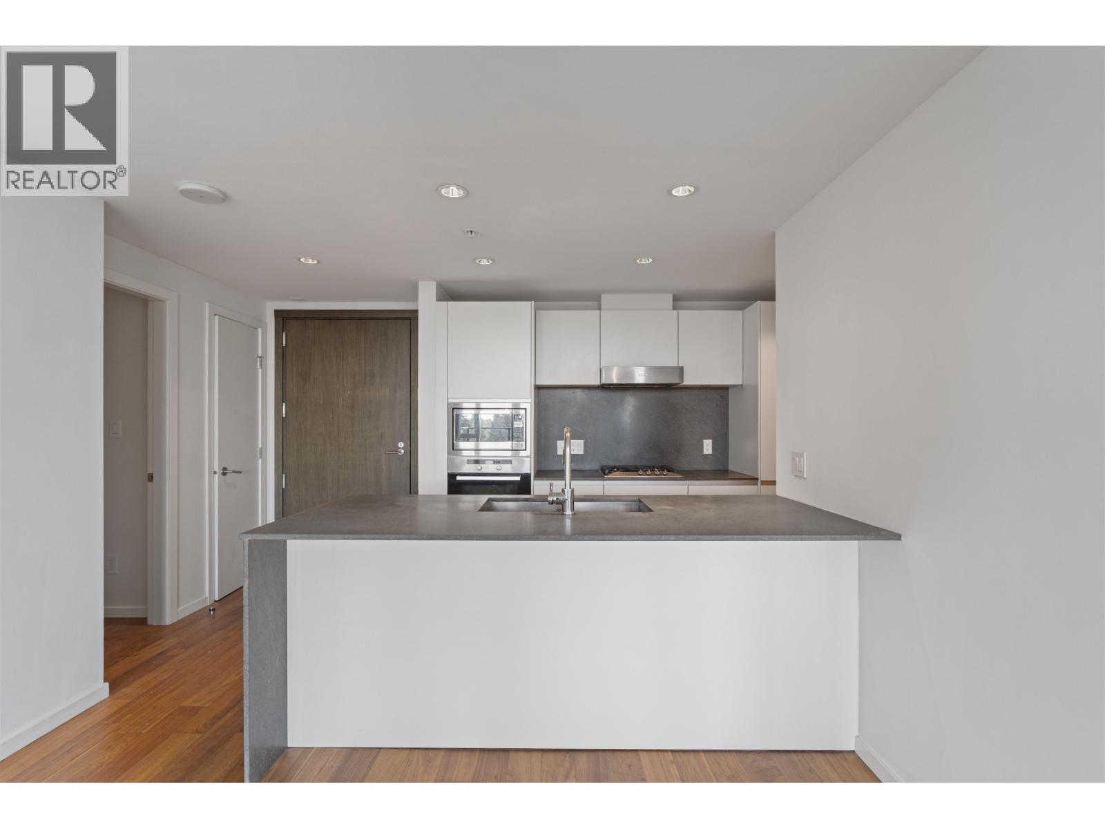 915 8488 Cornish Street Property Photo 7