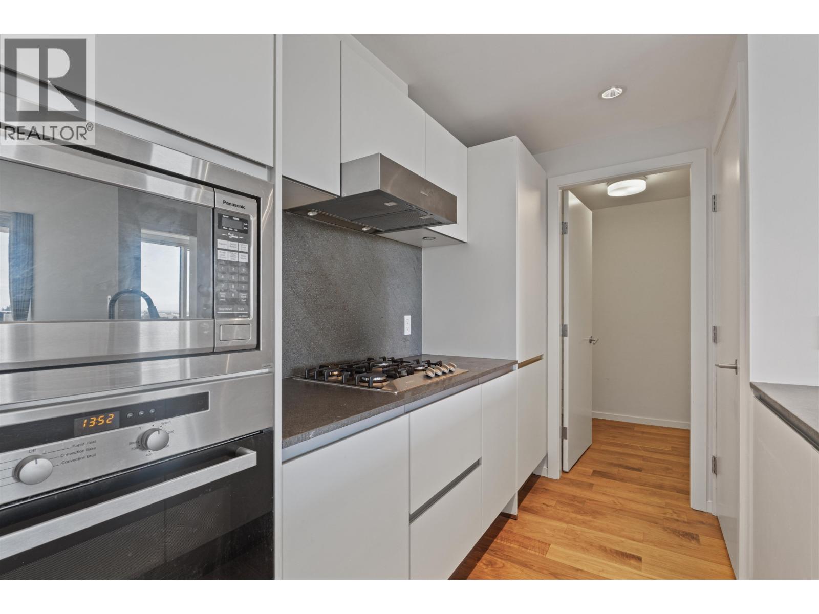 915 8488 Cornish Street Property Photo 11