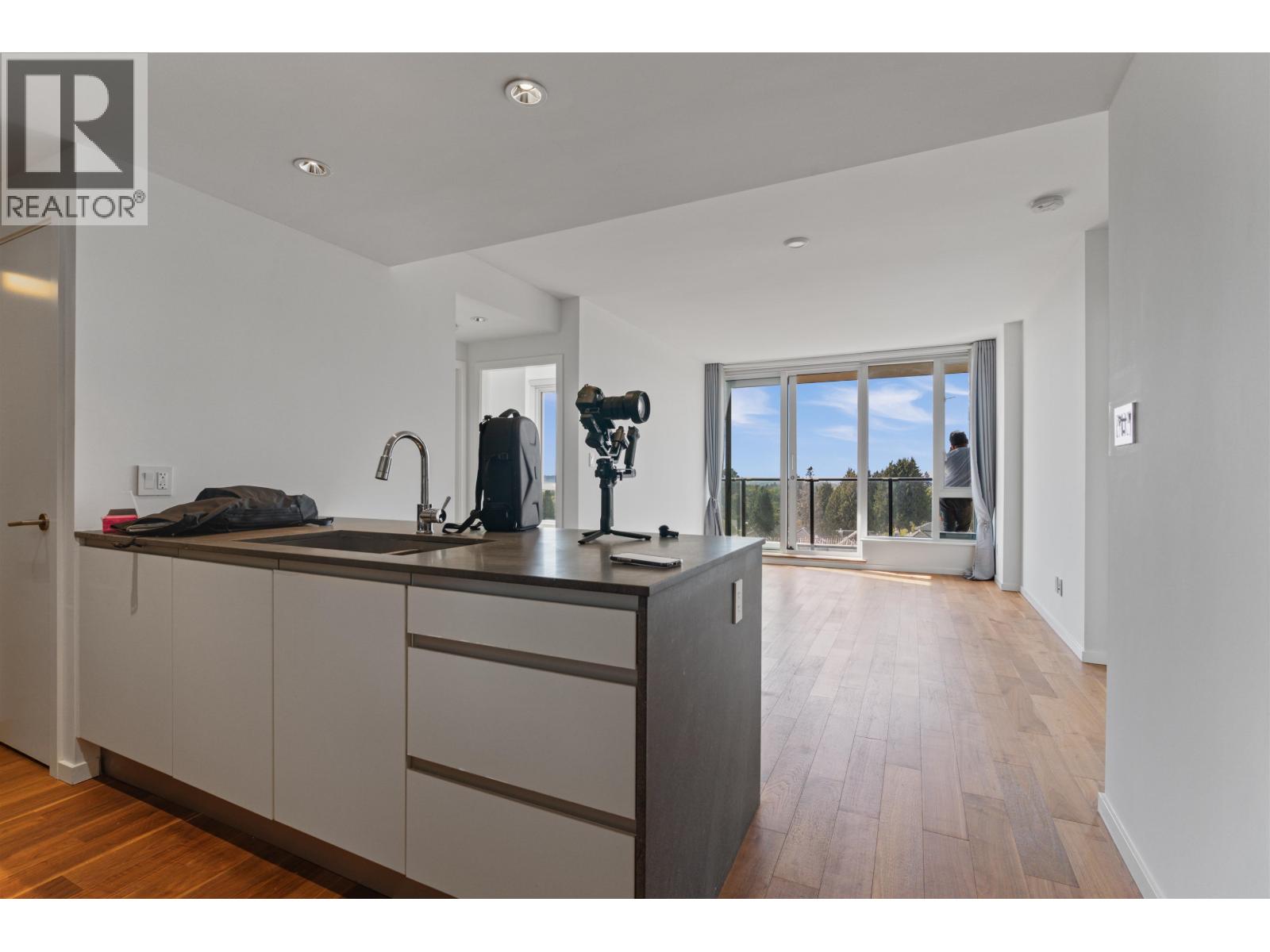 915 8488 Cornish Street Property Photo 12