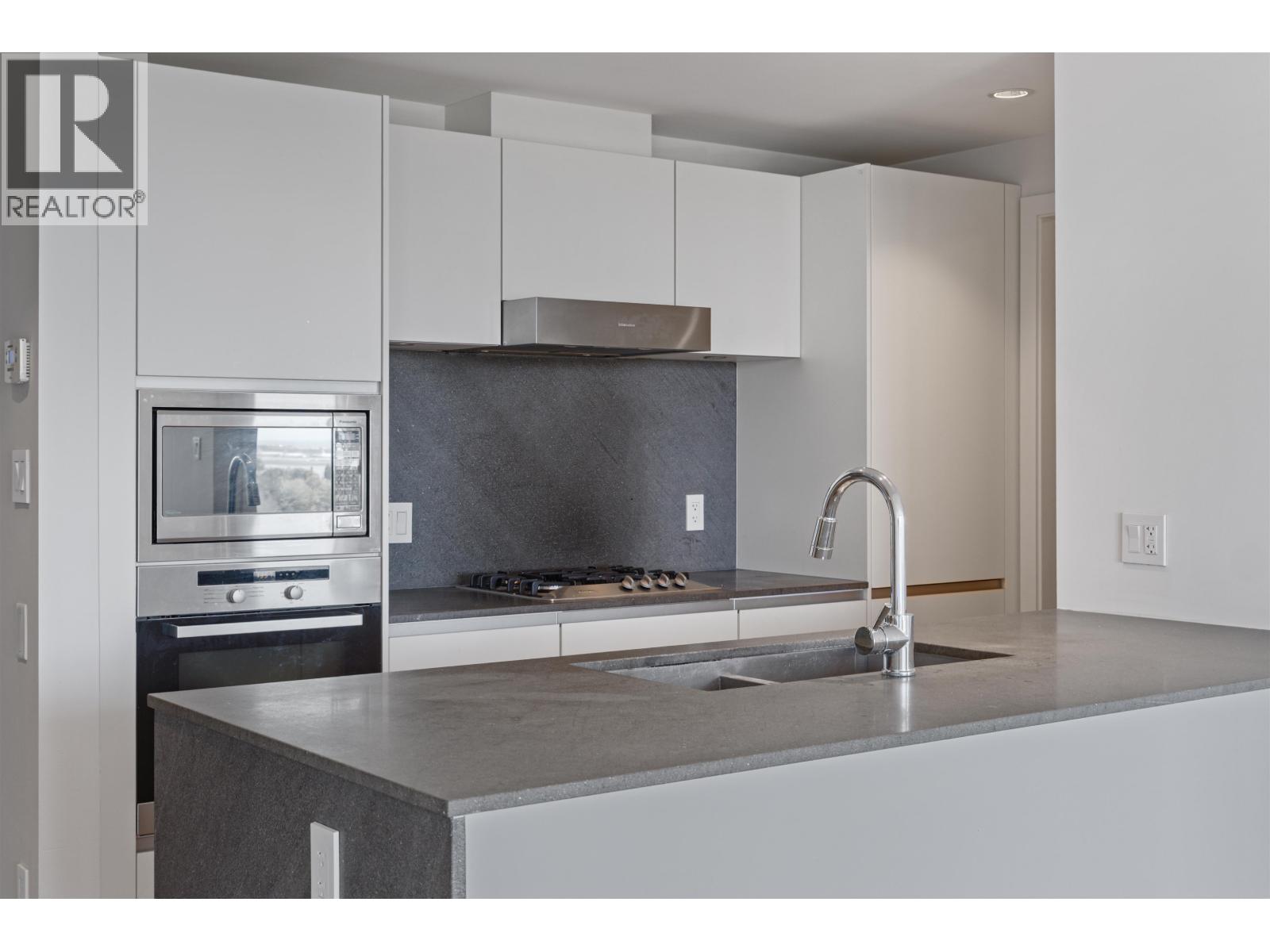 915 8488 Cornish Street Property Photo 13