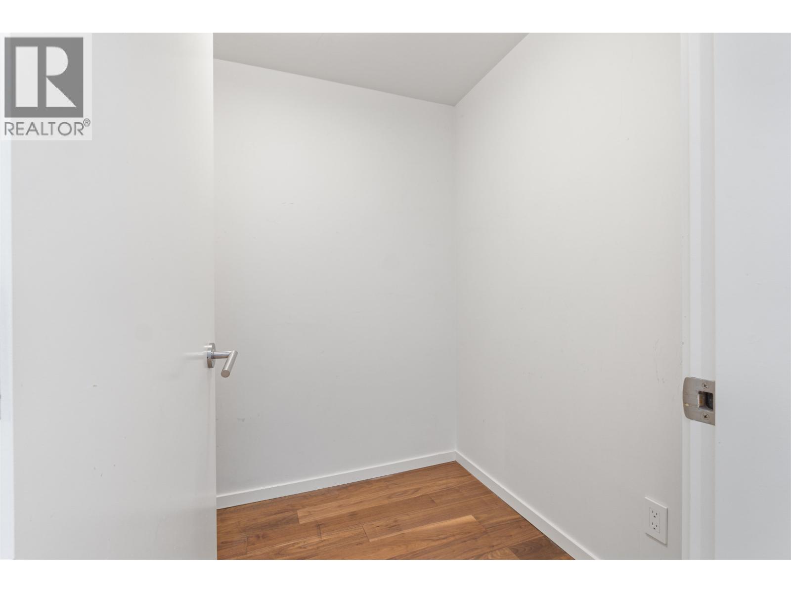 915 8488 Cornish Street Property Photo 18