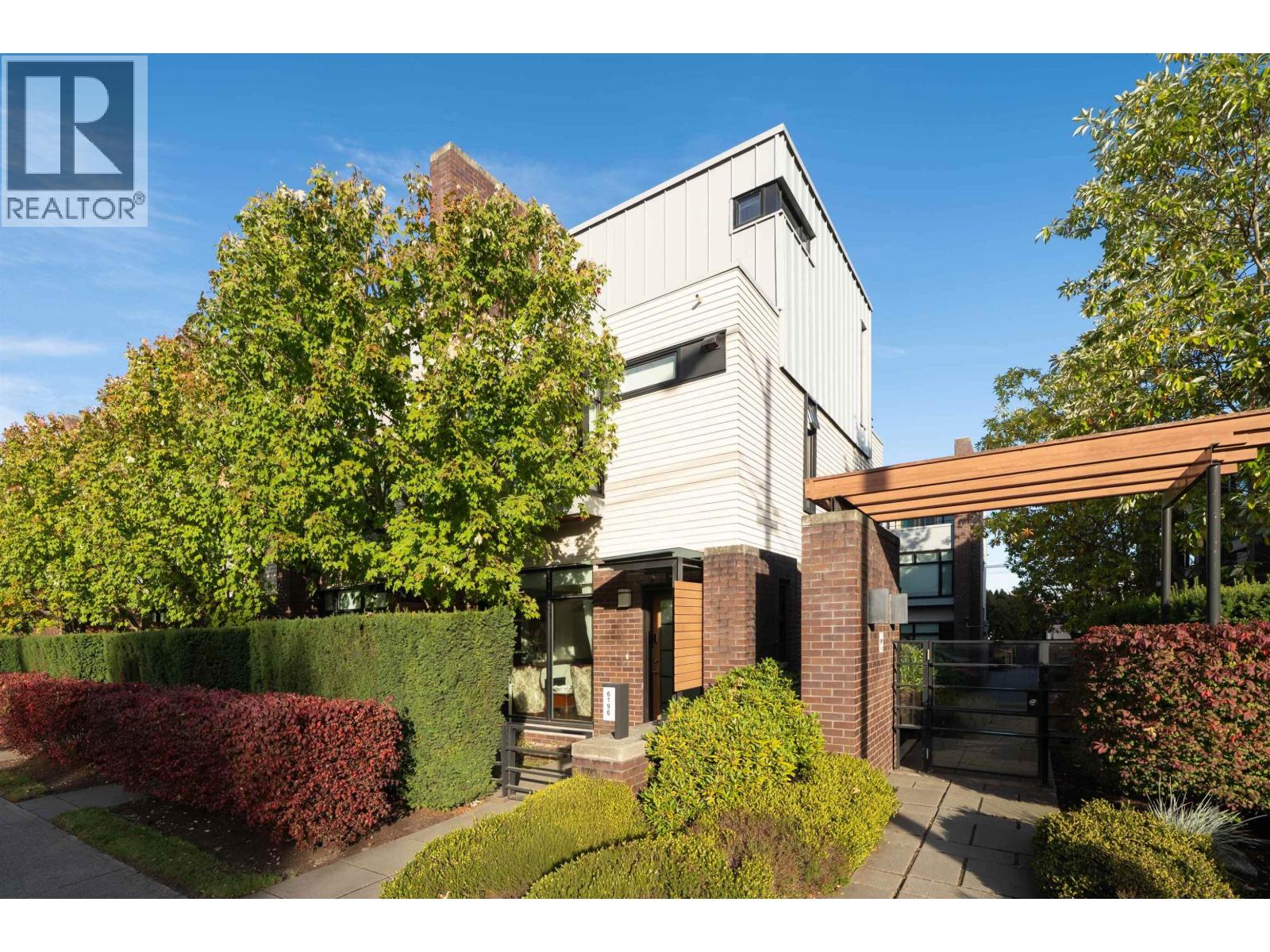 6190 Oak Street Property Photo 1