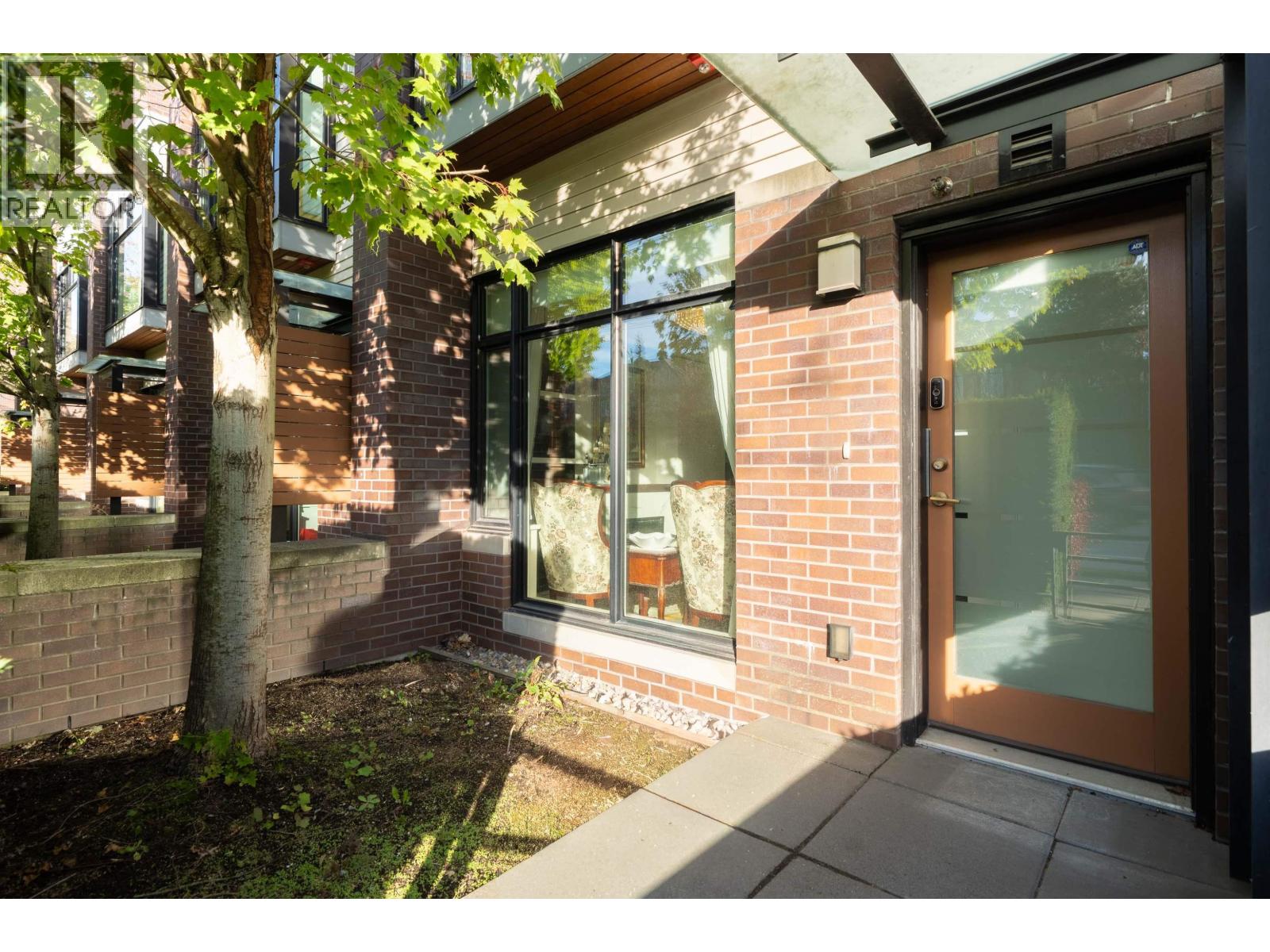 6190 Oak Street Property Photo 2