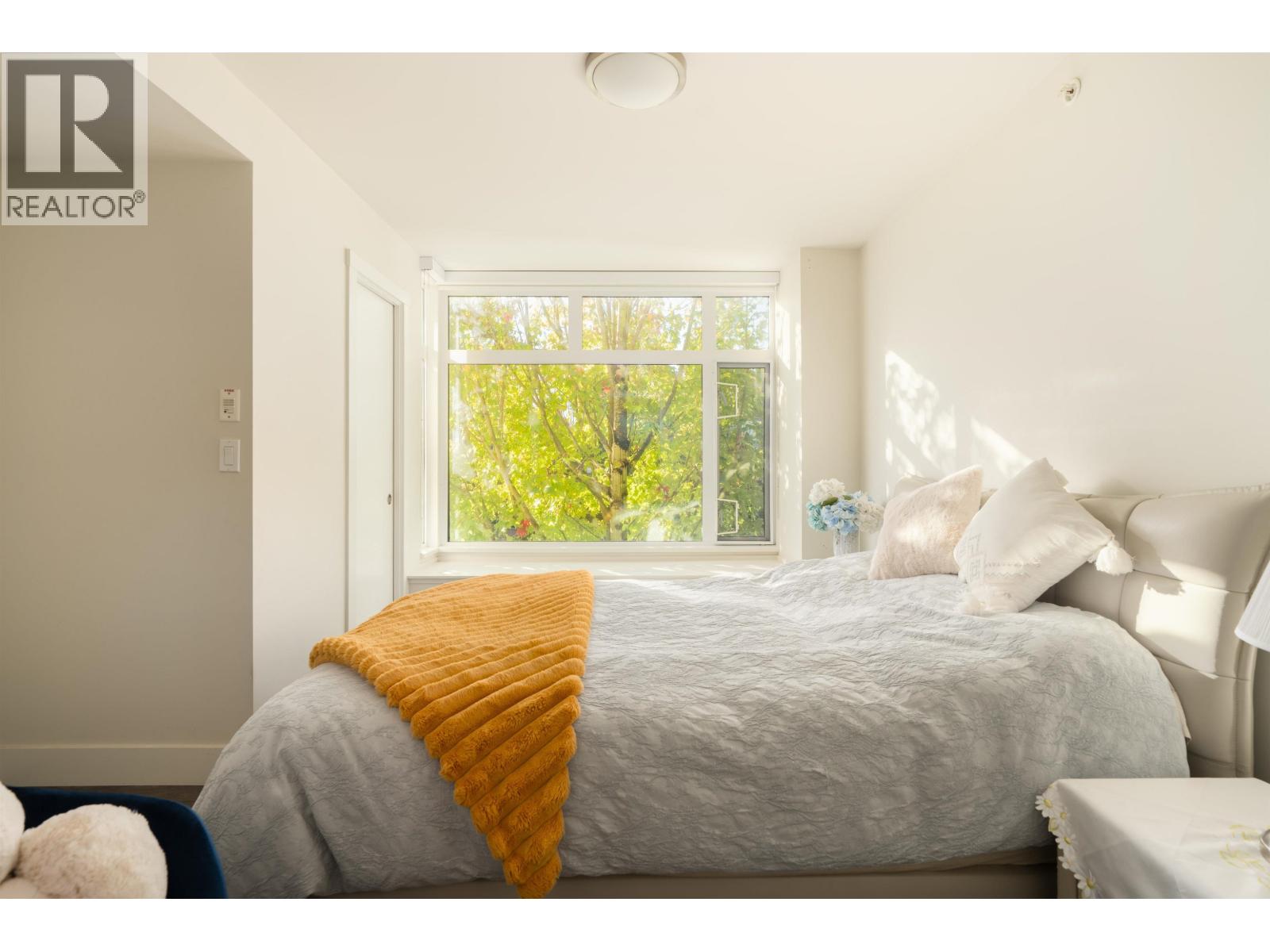 6190 Oak Street Property Photo 12