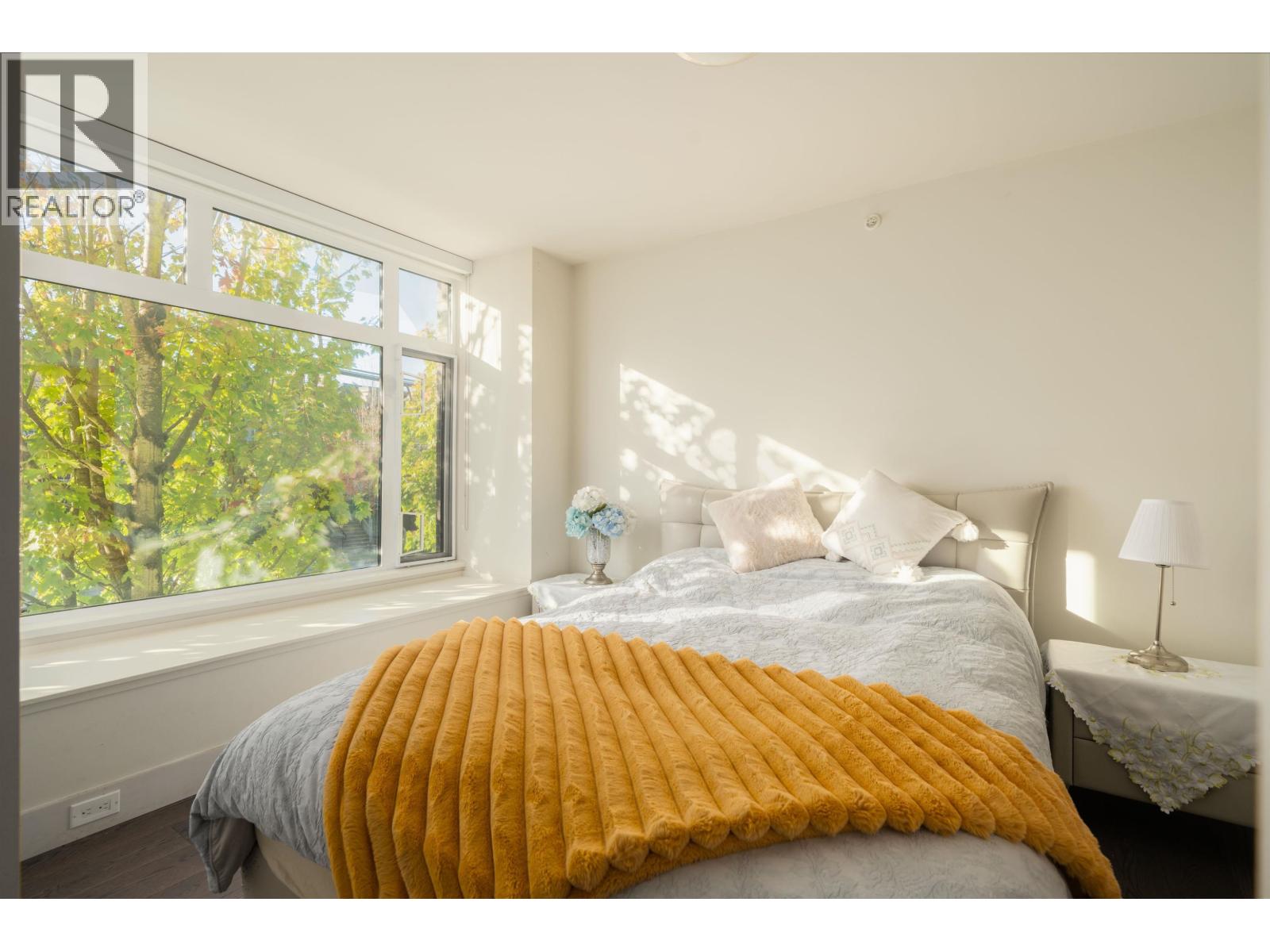 6190 Oak Street Property Photo 13