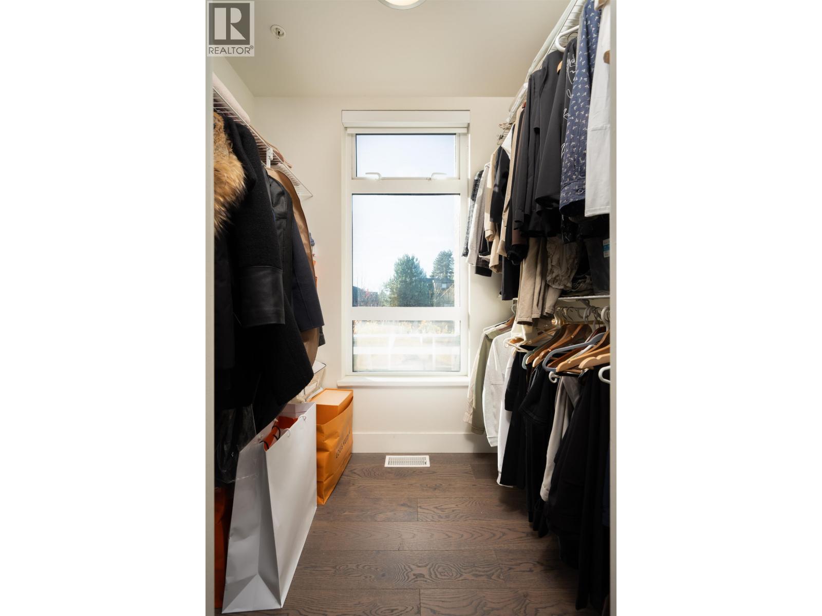 6190 Oak Street Property Photo 14