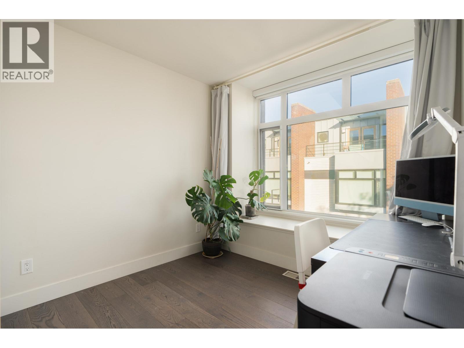 6190 Oak Street Property Photo 15