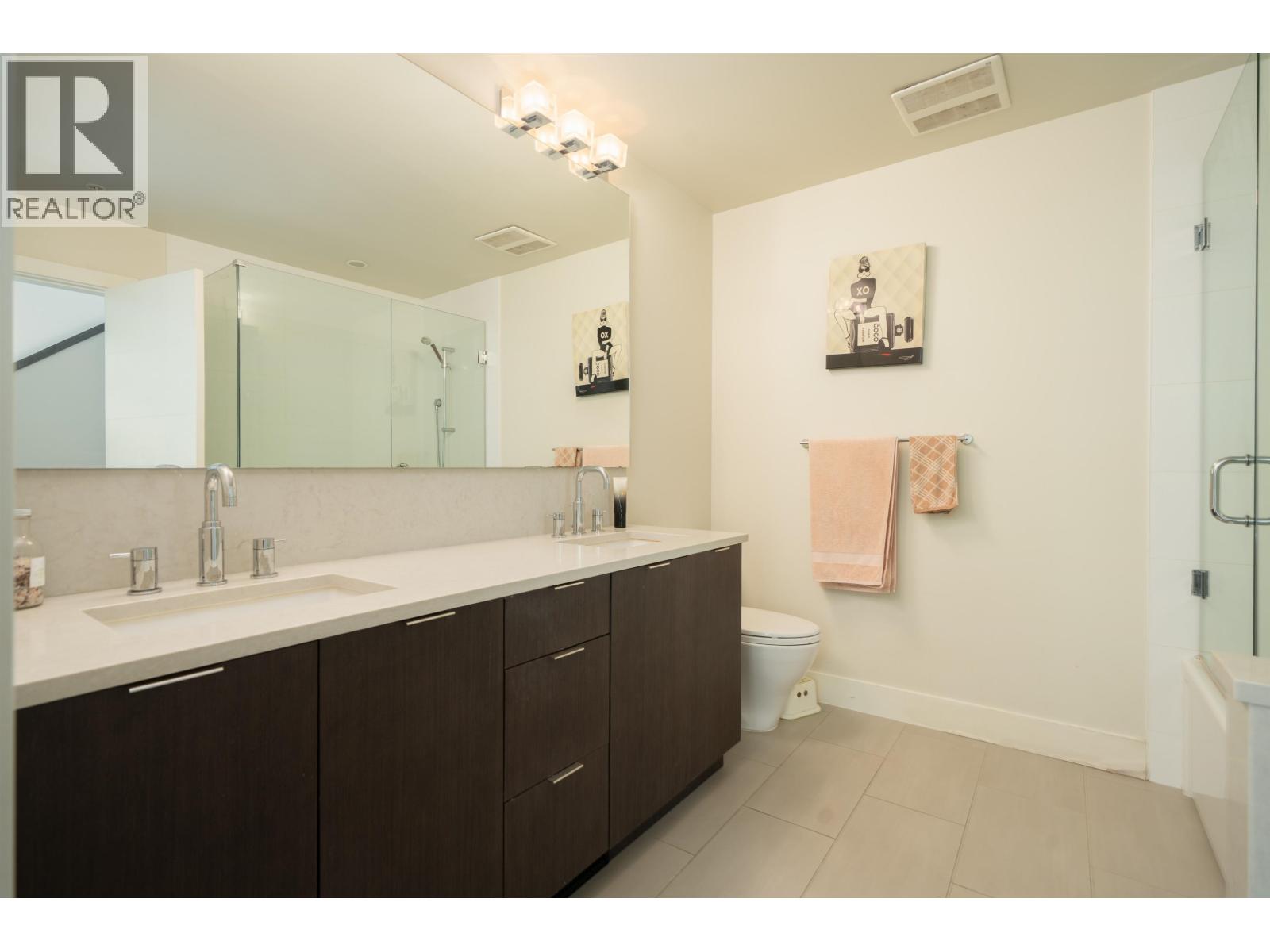 6190 Oak Street Property Photo 17