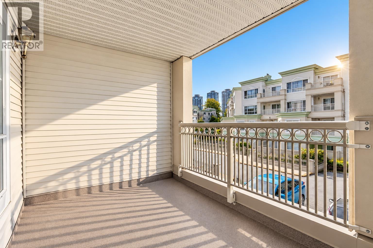 205 2975 Princess Crescent Property Photo 7