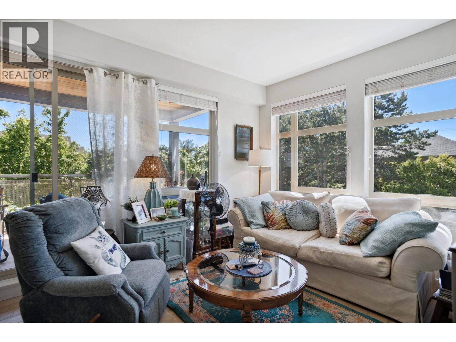 313 1166 54a Street Property Photo 14