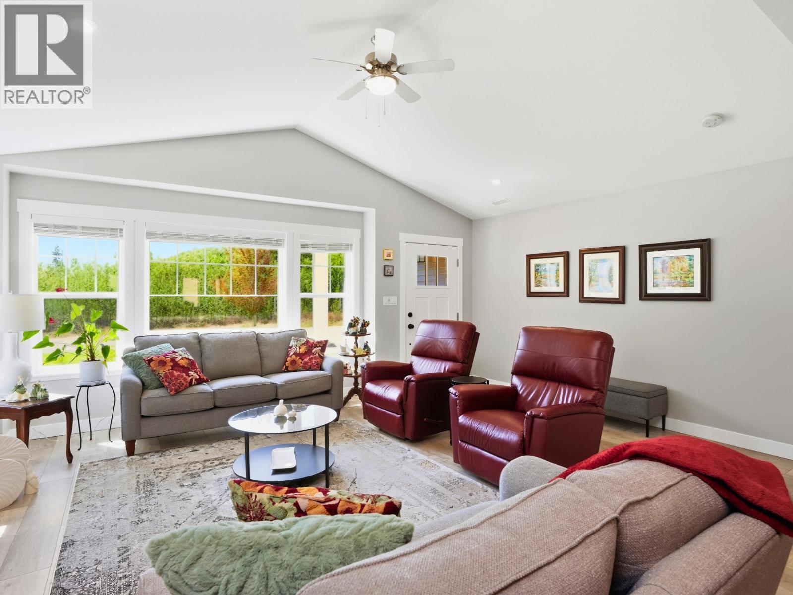 1024 Celia Crescent Property Photo 3