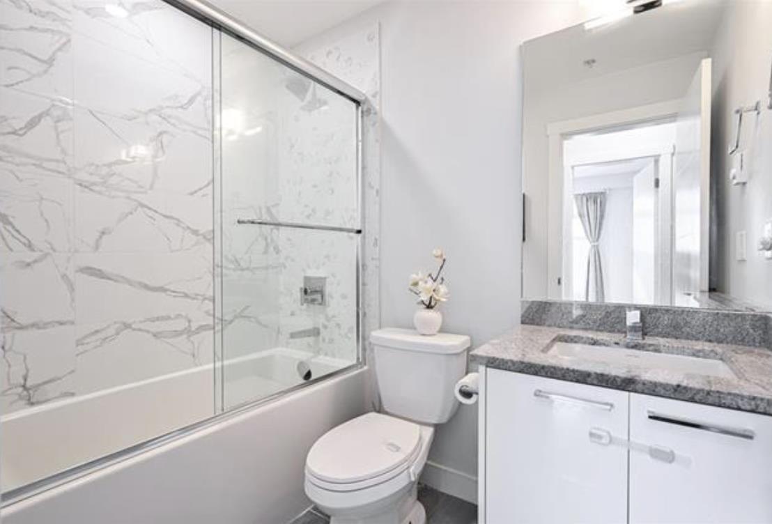20696 Eastleigh Crescent Property Photo 12